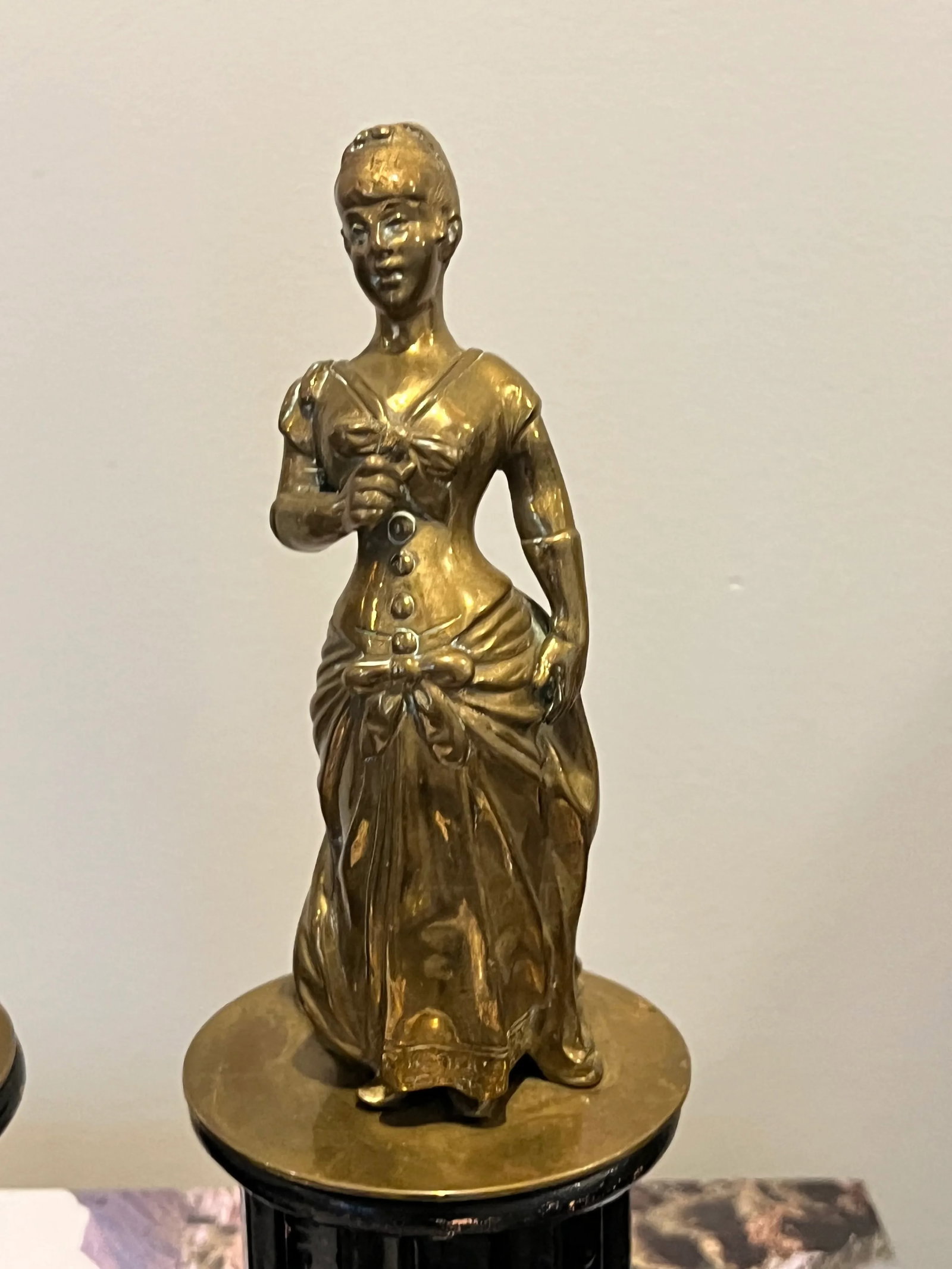 Late 19th Century Pair of Bronze Victorian Figures Mounted on Wooden Plinths - 7