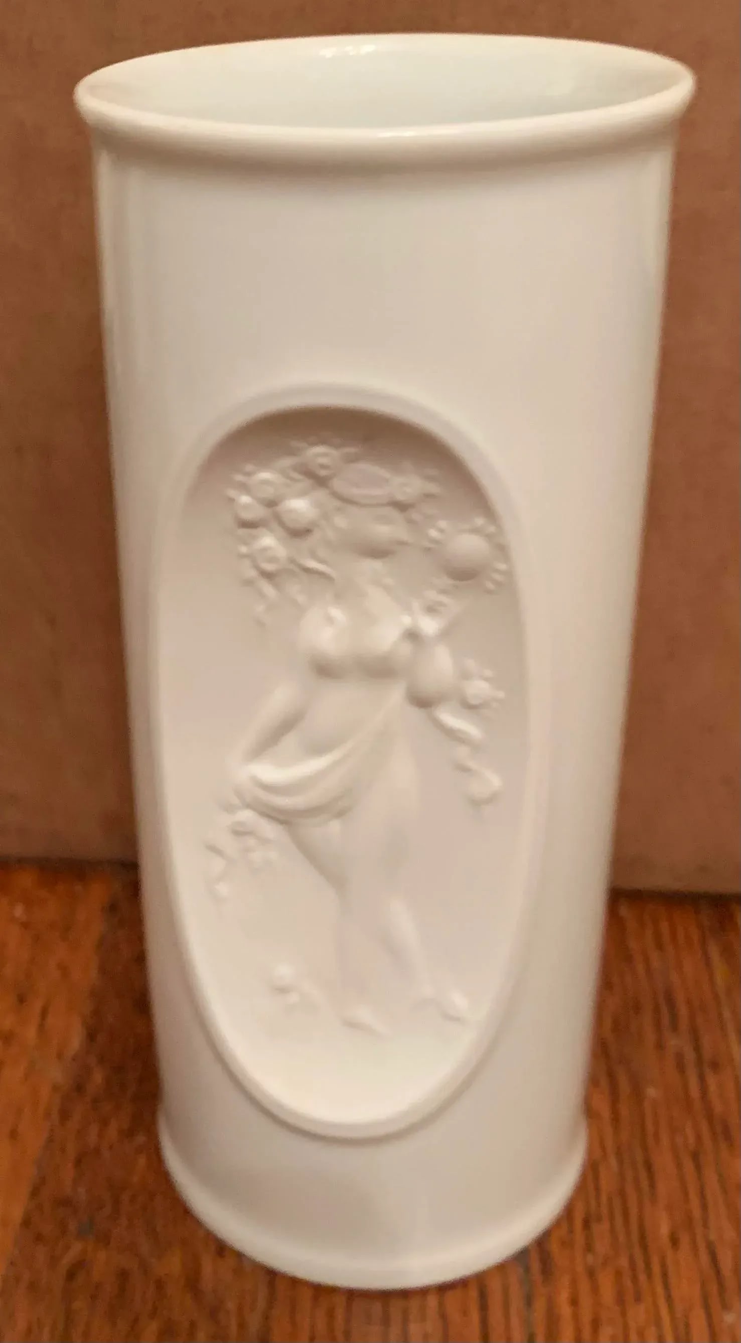 1960s White Relief Op Art Porcelain Vase by Rosenthal Studio-Linie - 6