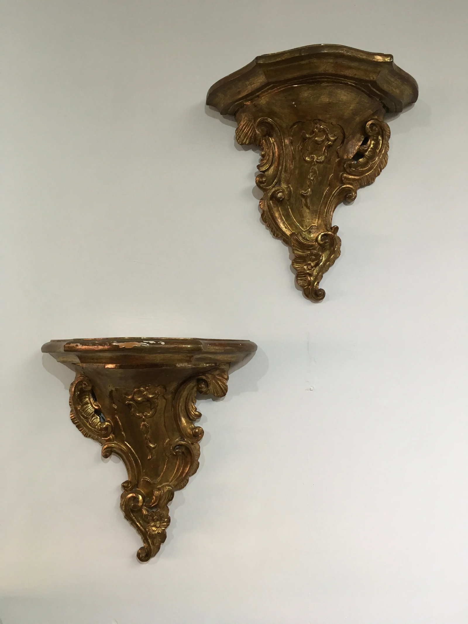 Pair of 19th Century Italian Rococo Giltwood Wall Shelves With Original Gold Leaf - 12