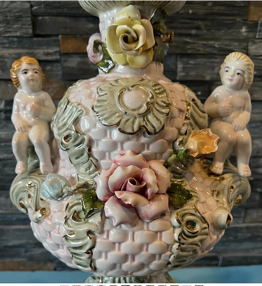 Mid-Century Capodimonte Porcelain Cherub Basketweave Floral Table Lamp - 9
