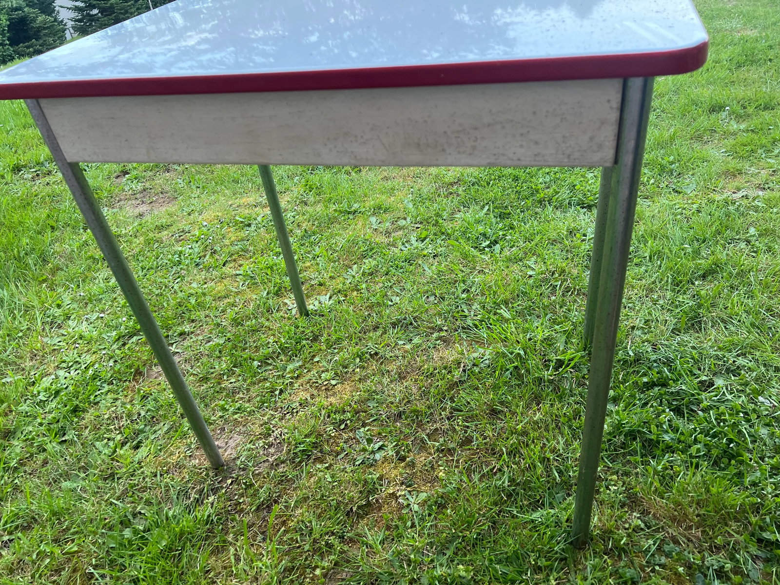 Charming Farmhouse Style White Enamel Top Table - 11