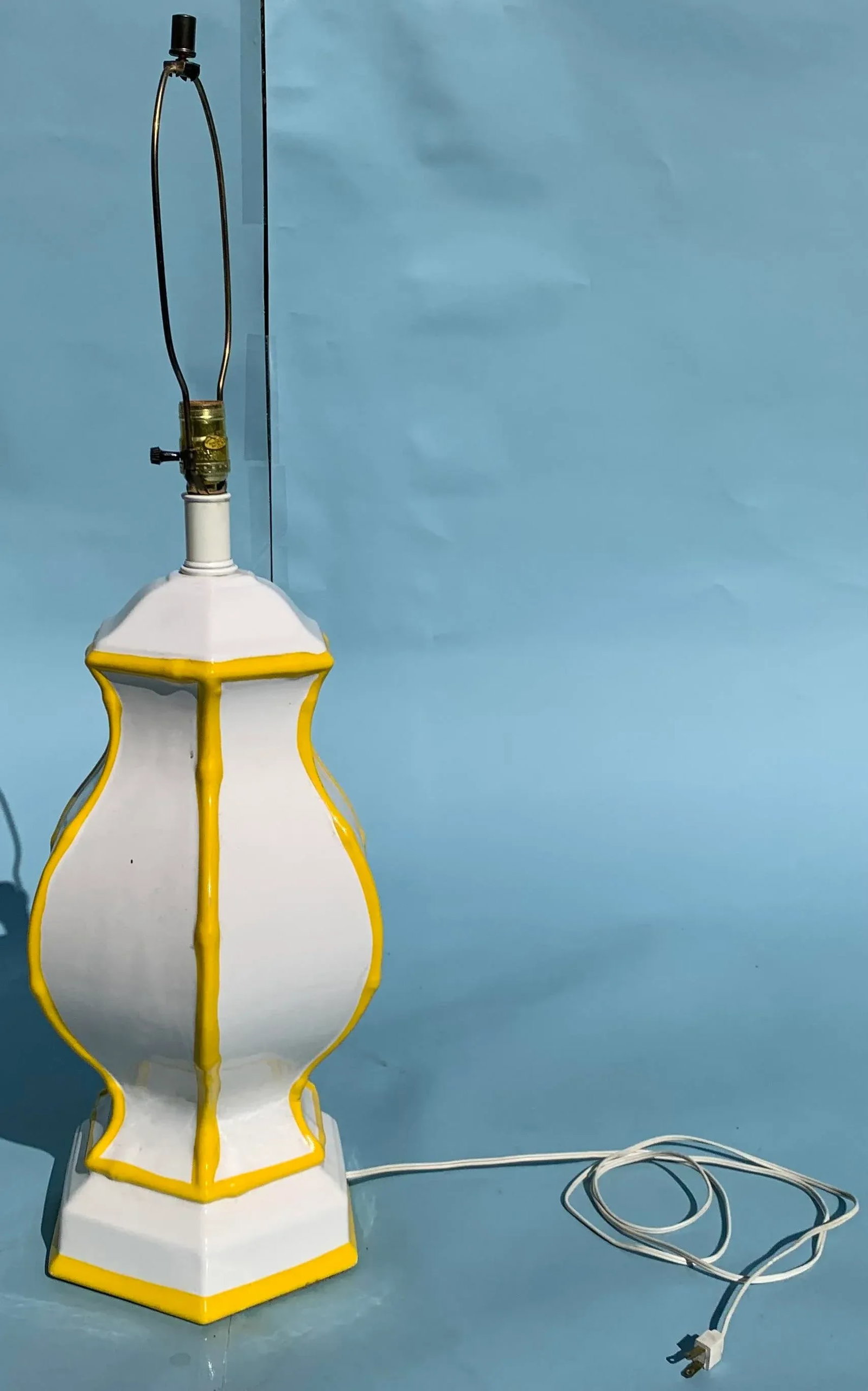 1960s Vintage Painted Ceramic Hexagonal Table Lamp - 3