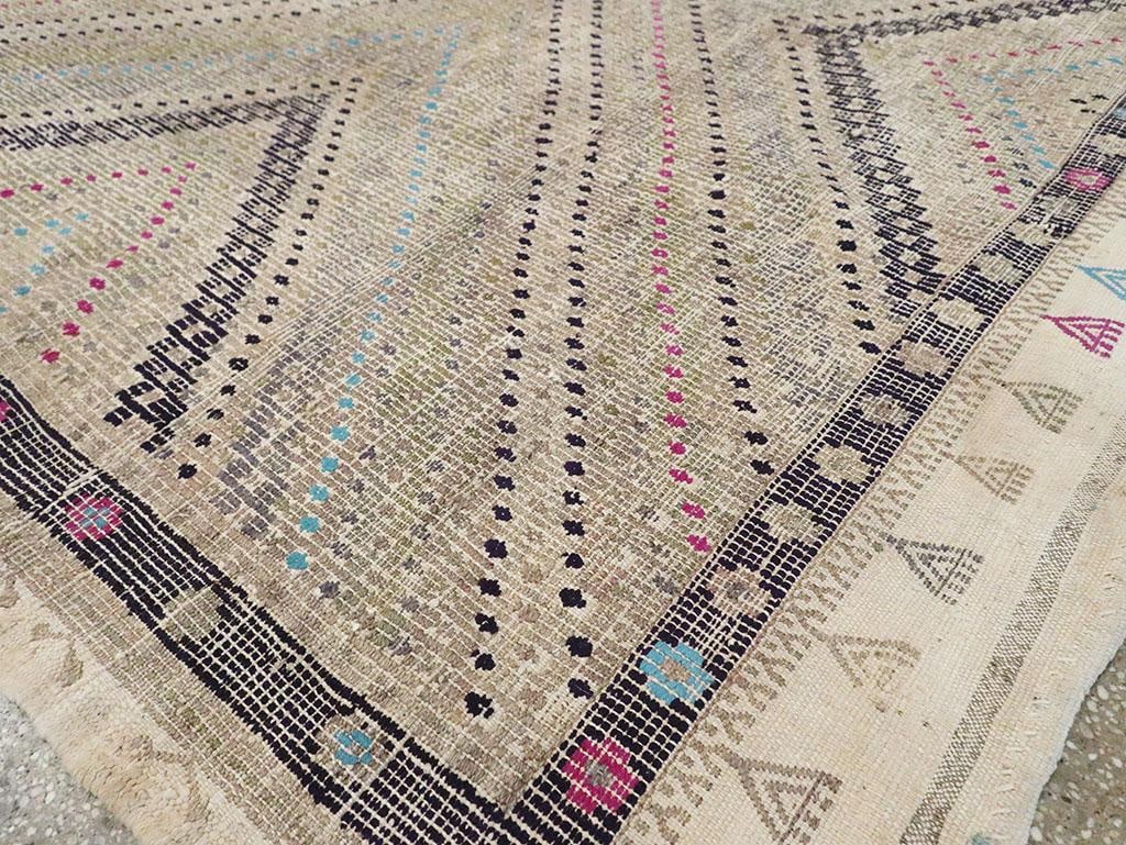 Mid-20th Century Handmade Turkish Flatweave Small Room Size Carpet - 9