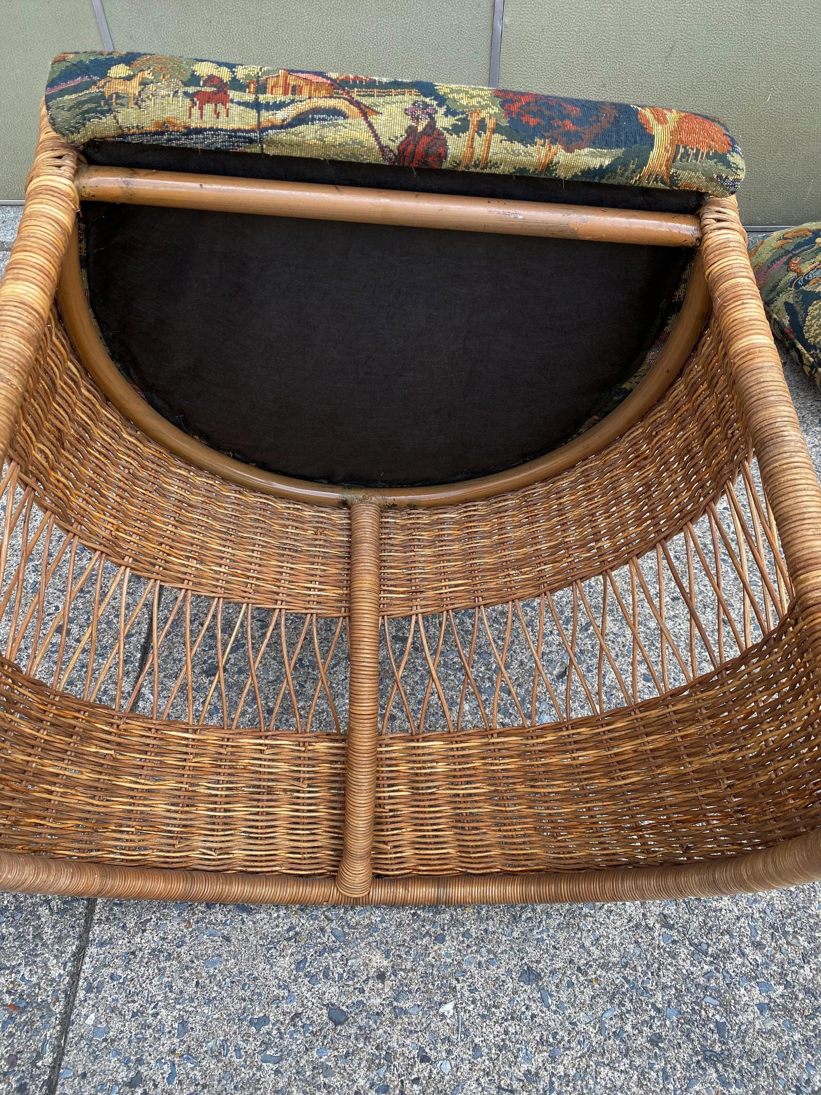 Natural Wicker Mid Century Barrel Chairs With Fishing Upholstery & Pillows - a Pair - 10
