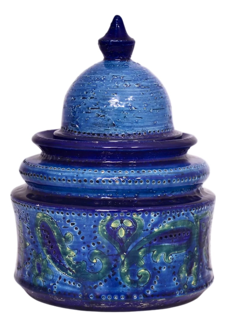 Aldo Londi Bitossi Jar: Mid-century modern Italian nine inch lidded jar designed by Aldo Londi as part of the "Rimini Blu" Collection, with a deeply incised paisley motif in bold bright Rimini Blu, aqua, teal, navy blue and 