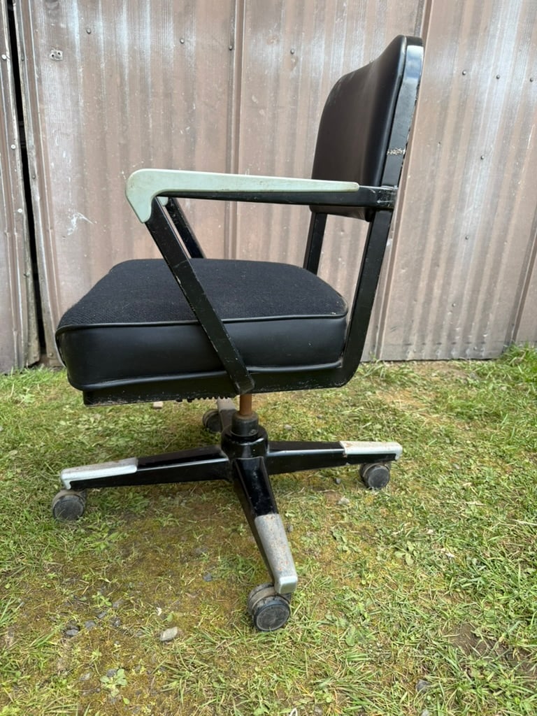 1960s MCM Rolling Swivel Tanker Chair by McDowell and Craig - 5