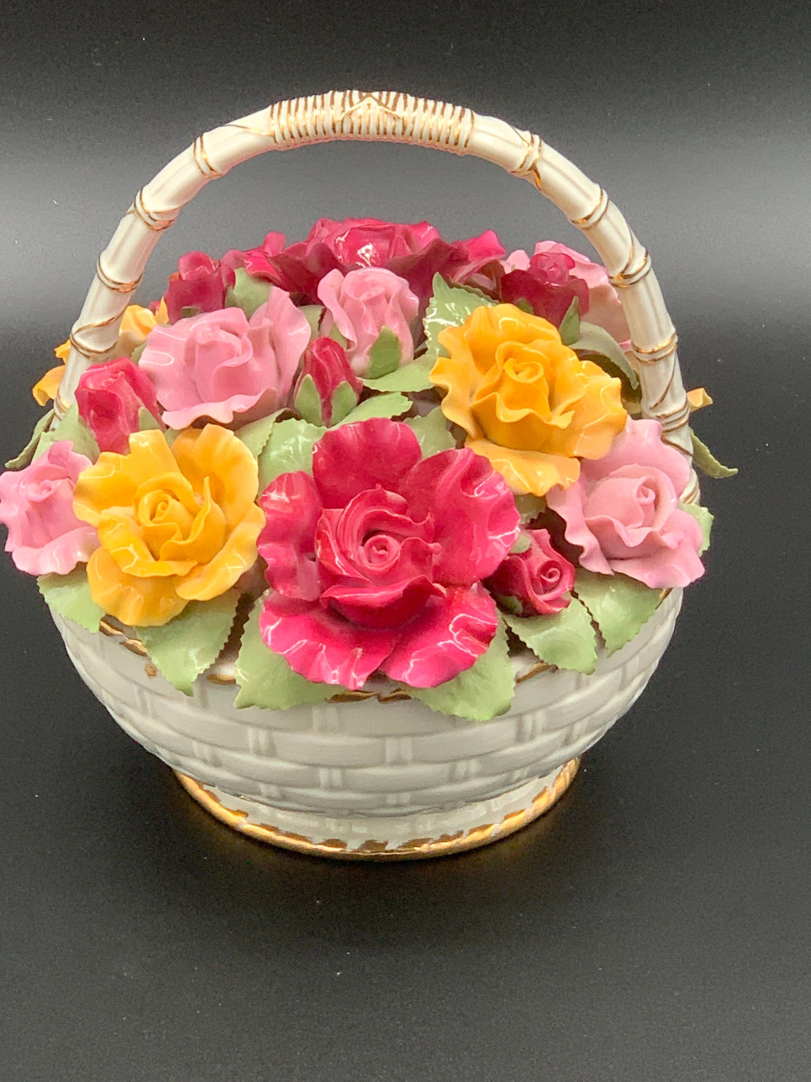 Royal Albert Musical Basket 'Old Country Roses' - 3