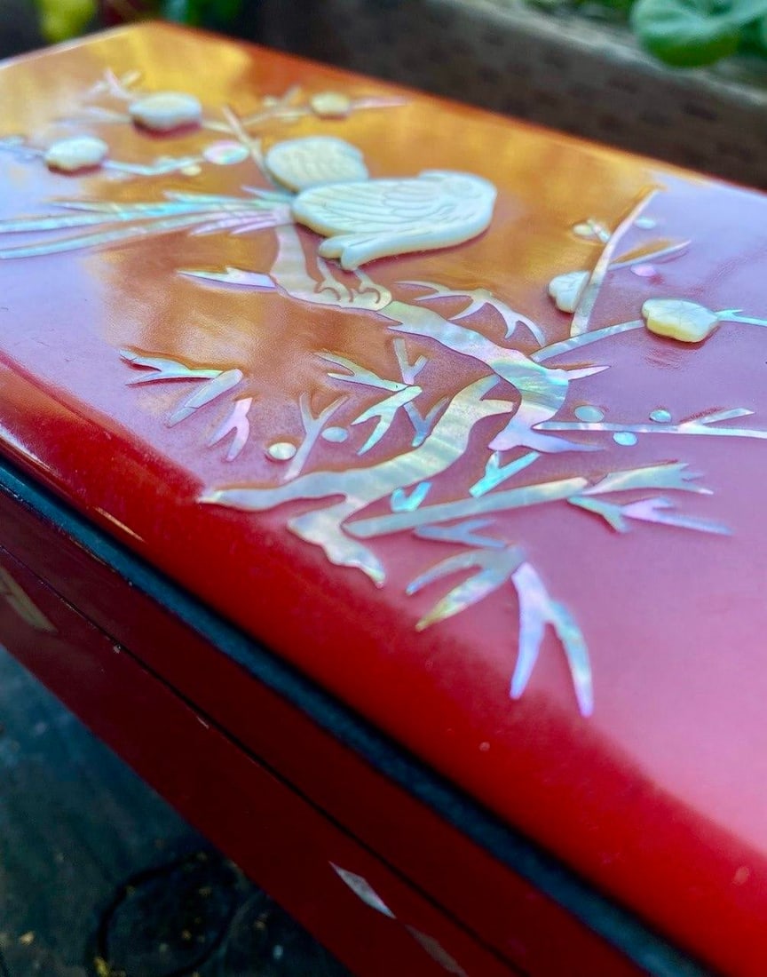 Vintage Japanese Red Lacquer Smoking Box With Mother-of-Pearl Birds and Brass Ash Receiver - 4