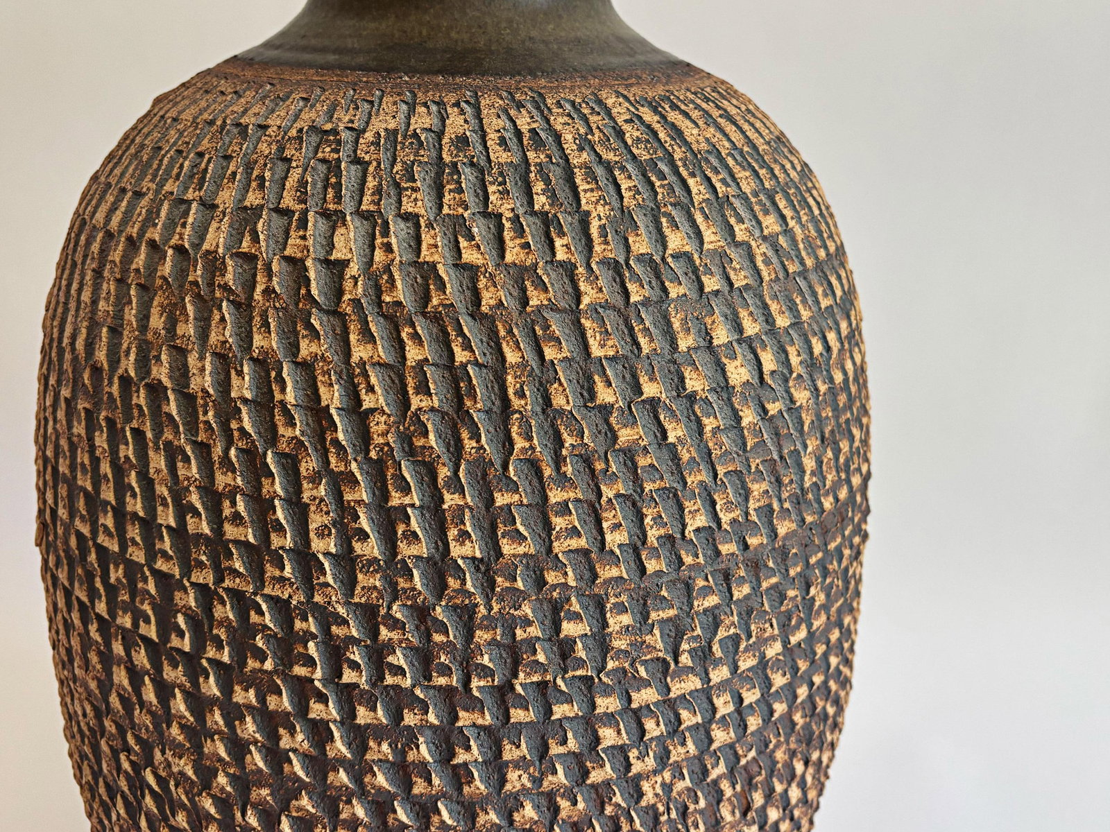 1960s Bob Kinzie Affiliated Craftsmen Studio Mid Century Textured Monumental Pottery Table Lamp - 7