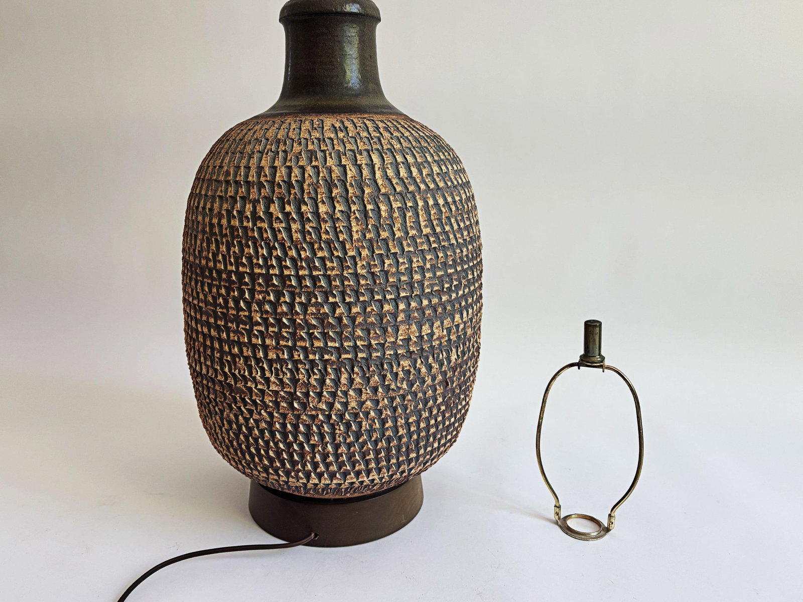 1960s Bob Kinzie Affiliated Craftsmen Studio Mid Century Textured Monumental Pottery Table Lamp - 8