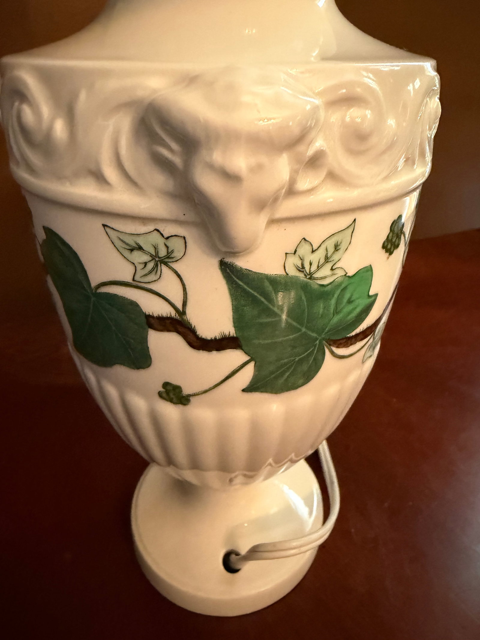 Wedgwood Napoleon Ivy Porcelain Table Lamp Ram's Head ca.1960s - 3