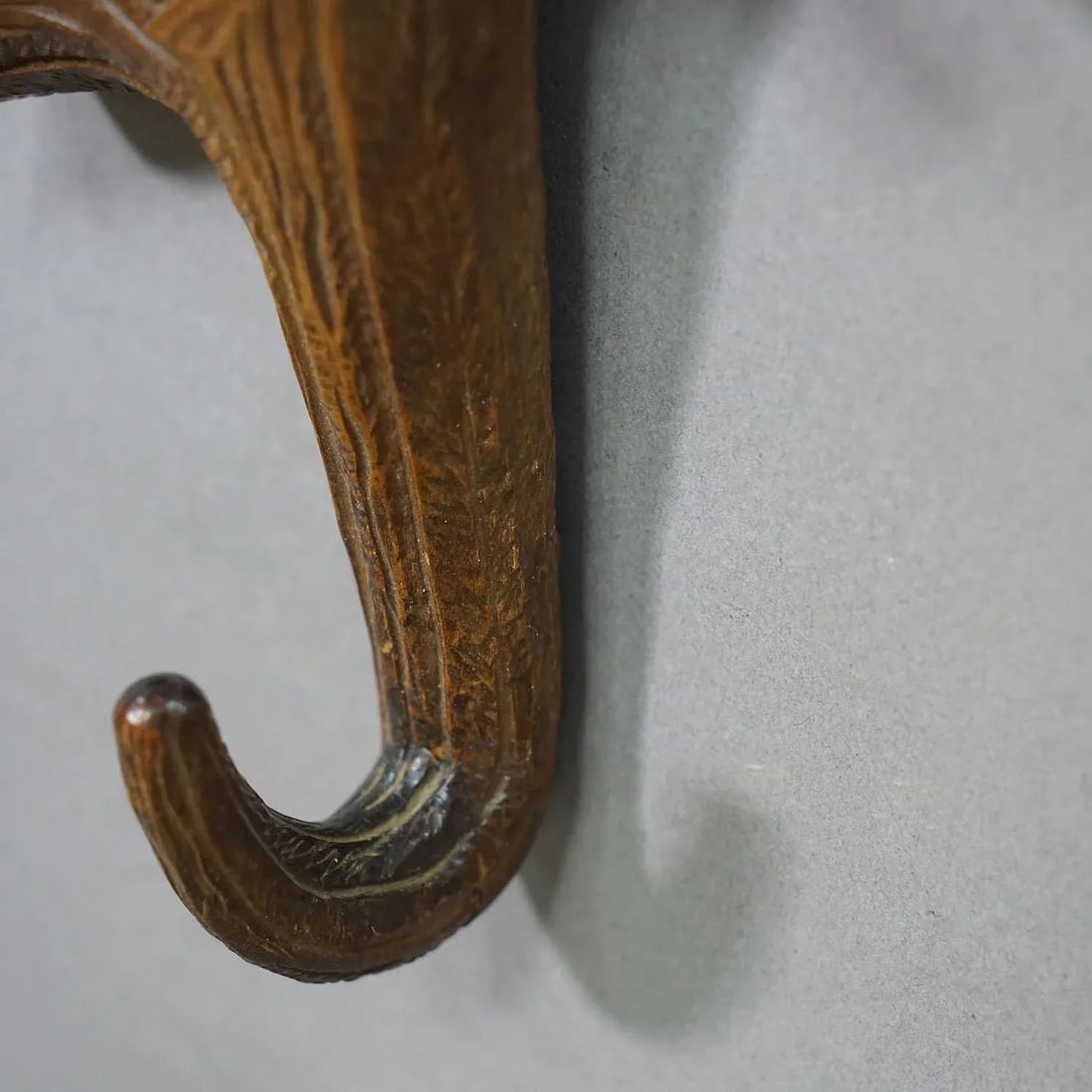 Lovely Black Forest Carved Whip Holder With Bear Ca. 1900s - 8