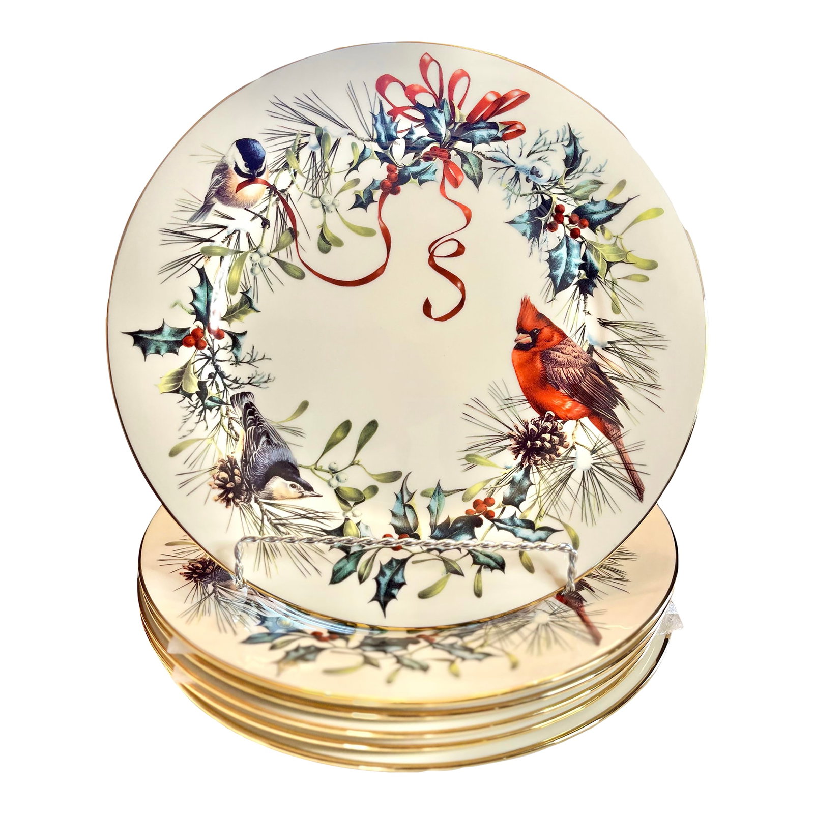 Set of 6 Lenox "Winter Greetings" Dinner Plates With 24k Gold Trim "” Late 20th Century: A beautifully preserved set of Lenox "Winter Greetings" plates, adorned with 24-karat gold and illustrated by Catherine McClung. A design where fine bone china becomes the perfect accent for winter's 