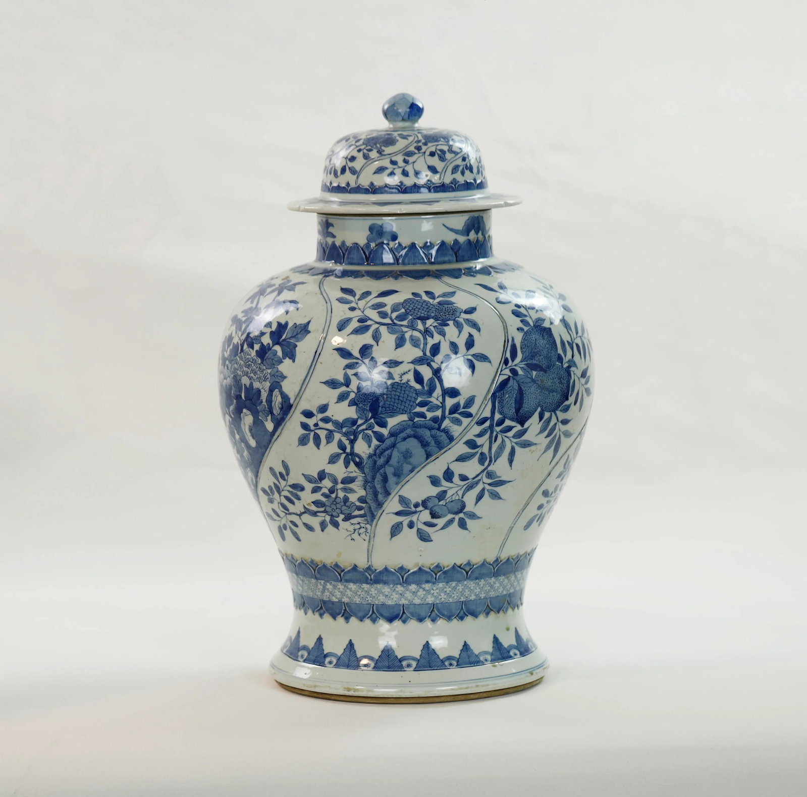 Pair of 18th-Century Chinese Blue and White General Jars - 2