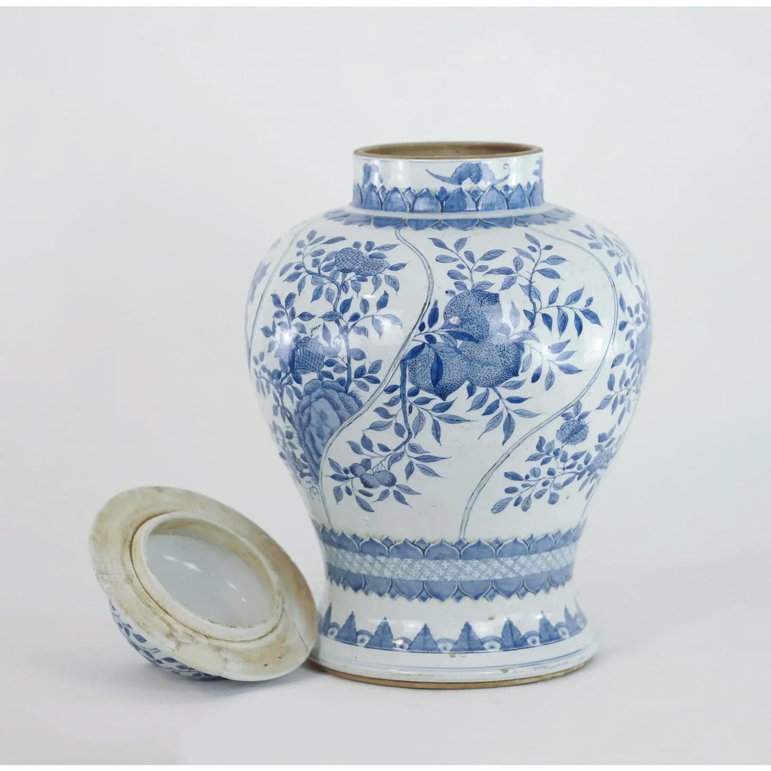 Pair of 18th-Century Chinese Blue and White General Jars - 3