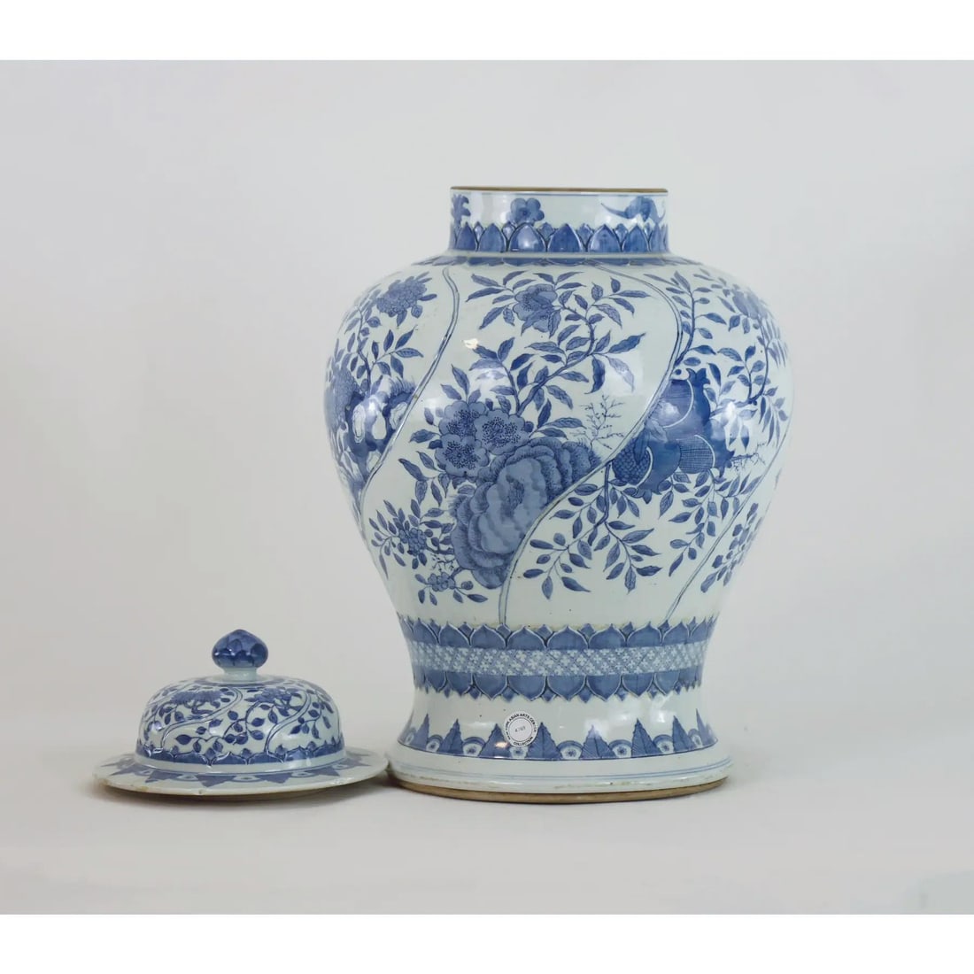 Pair of 18th-Century Chinese Blue and White General Jars - 4