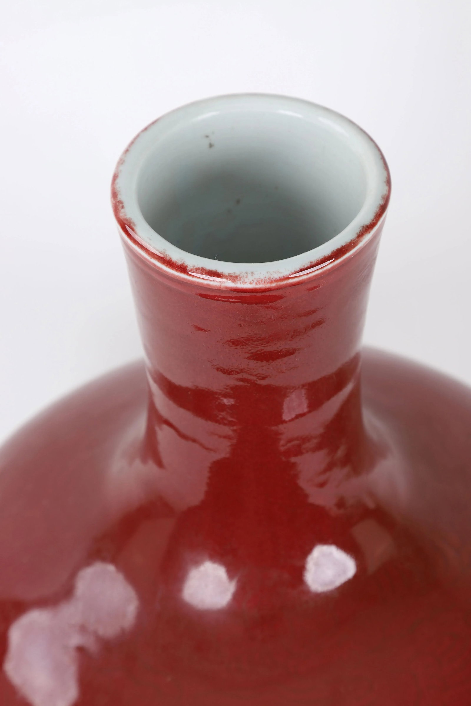 A 20th-Century Chinese Red-Glazed Dragon-Patterned Lestial Globe Vase (Restored) - 5