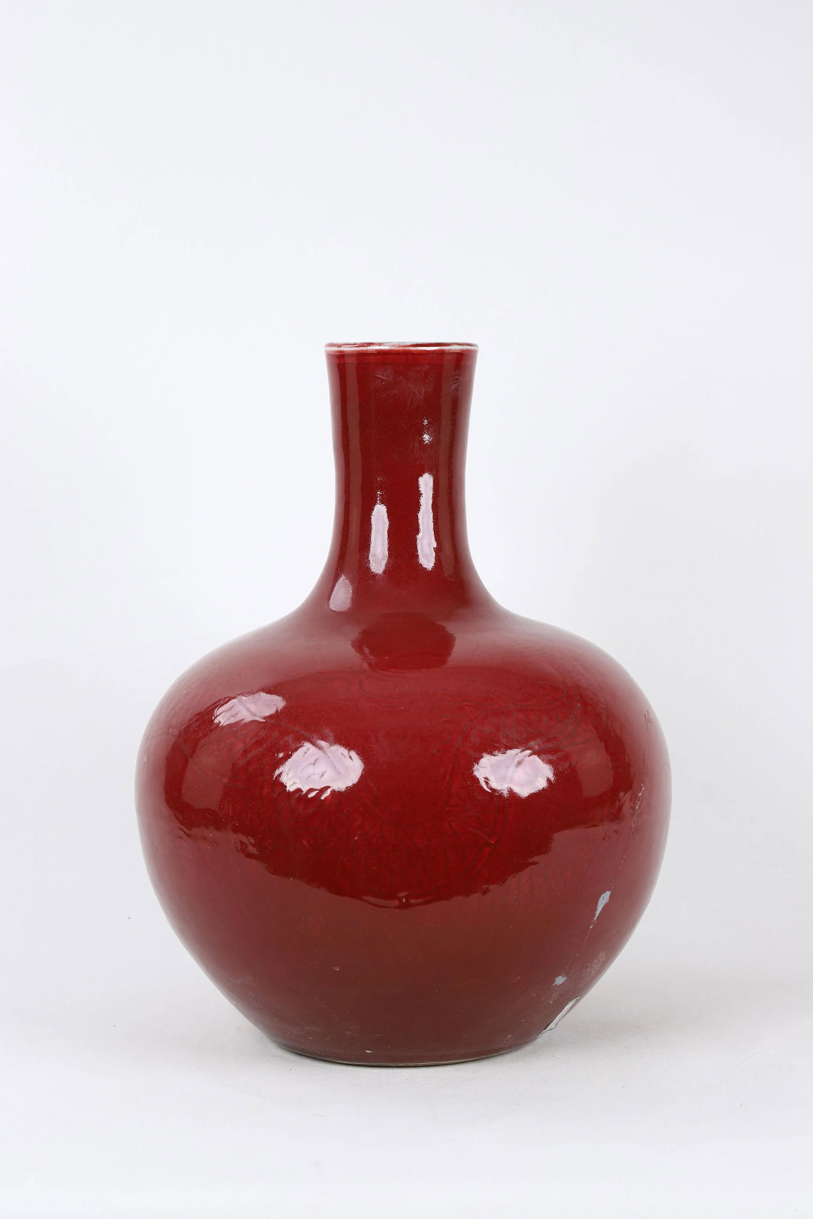 A 20th-Century Chinese Red-Glazed Dragon-Patterned Lestial Globe Vase (Restored) - 8