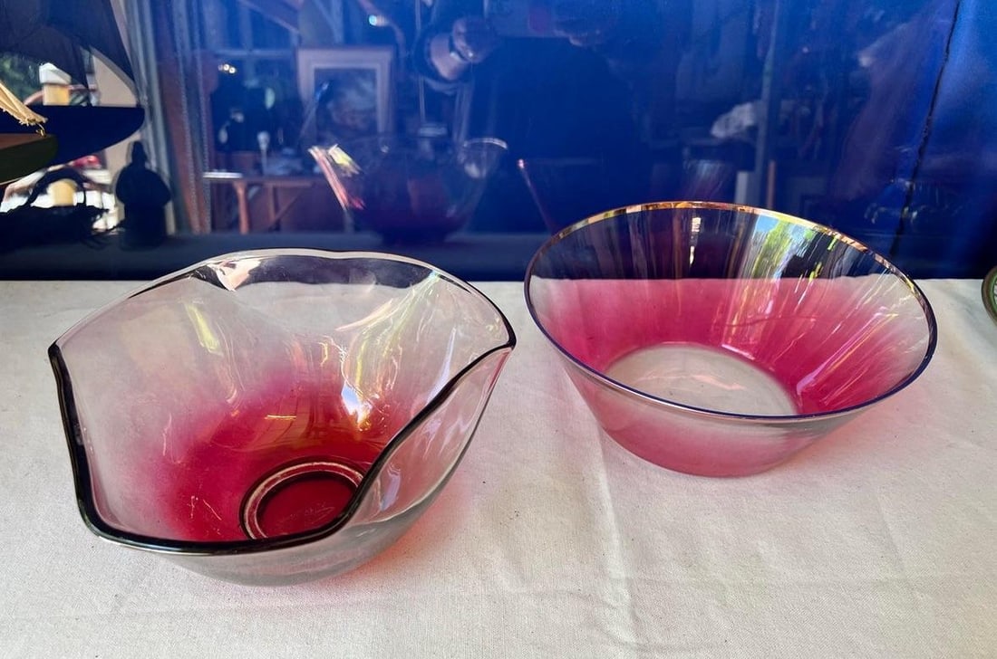 1970s Pink Glass Serving Bowls- Set of 2 - 4