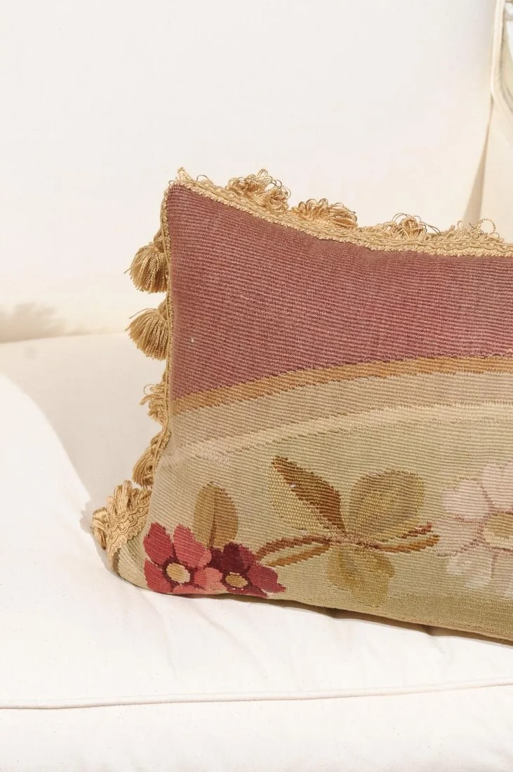 19th Century French Aubusson Tapestry Pillow with Flowers and Petite Tassels - 10
