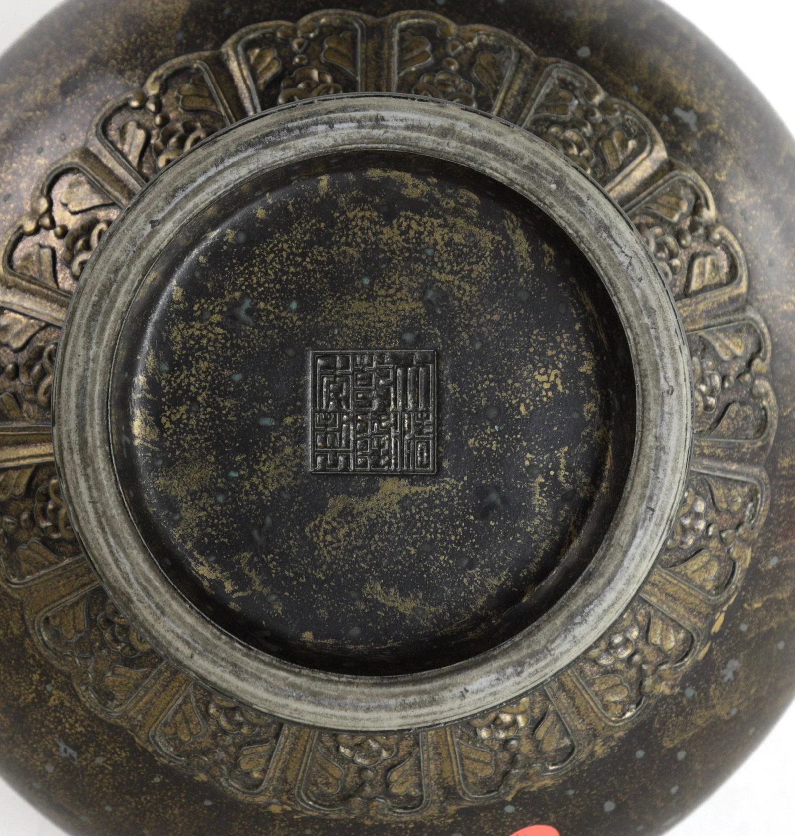 Qianlong Mark, Qing Dynasty, Antique Copper Glaze and Gold-Sprinkled Double-Eared Vase - 4
