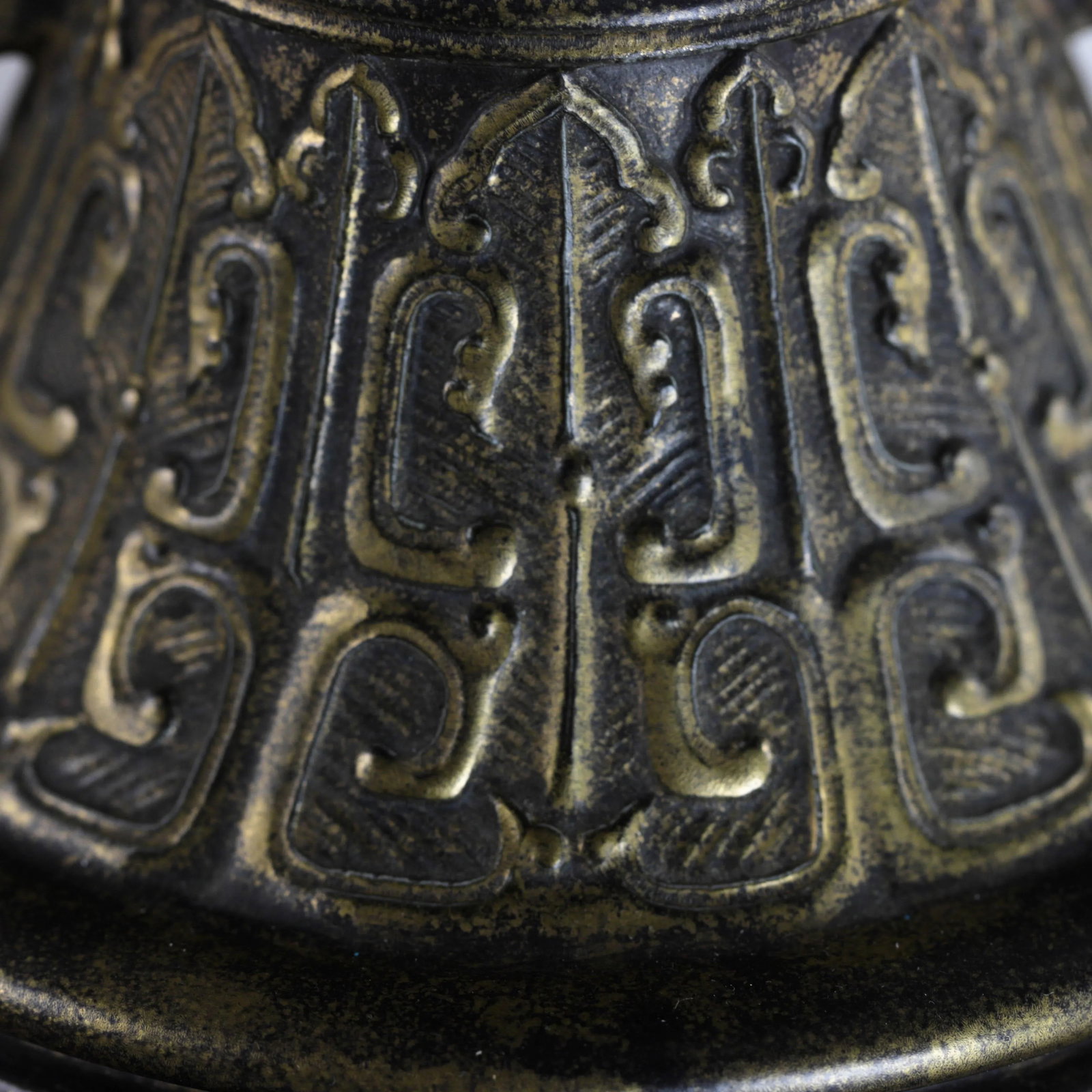 Qianlong Mark, Qing Dynasty, Antique Copper Glaze and Gold-Sprinkled Double-Eared Vase - 7