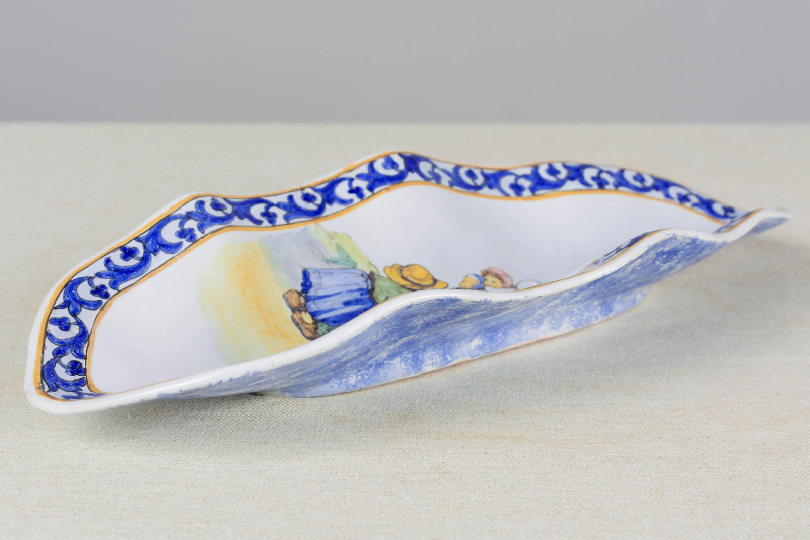19th Century French Porquier Beau Quimper Faience Dish - 4