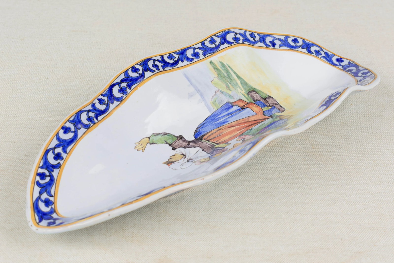 19th Century French Porquier Beau Quimper Faience Dish - 6