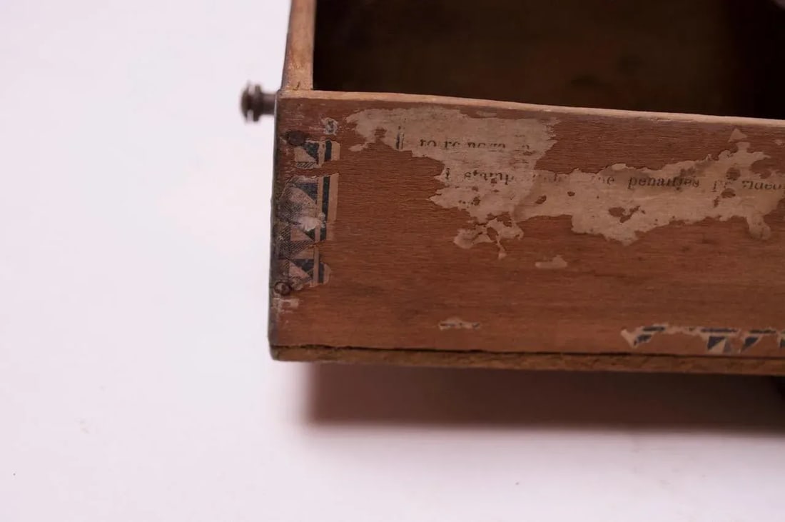 19th Century Folk Art Hand-Painted Shave Box / Caddy - 12