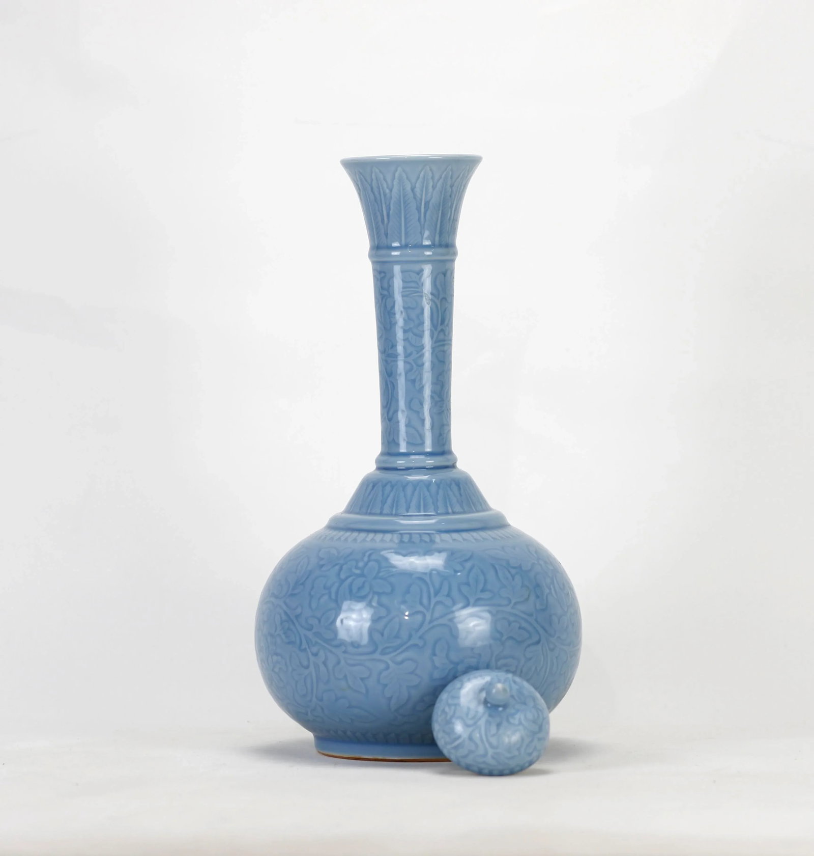 A Pair of Chinese 20th Century Ottoman-Style Light Blue Glazed Lidded Vases - 3