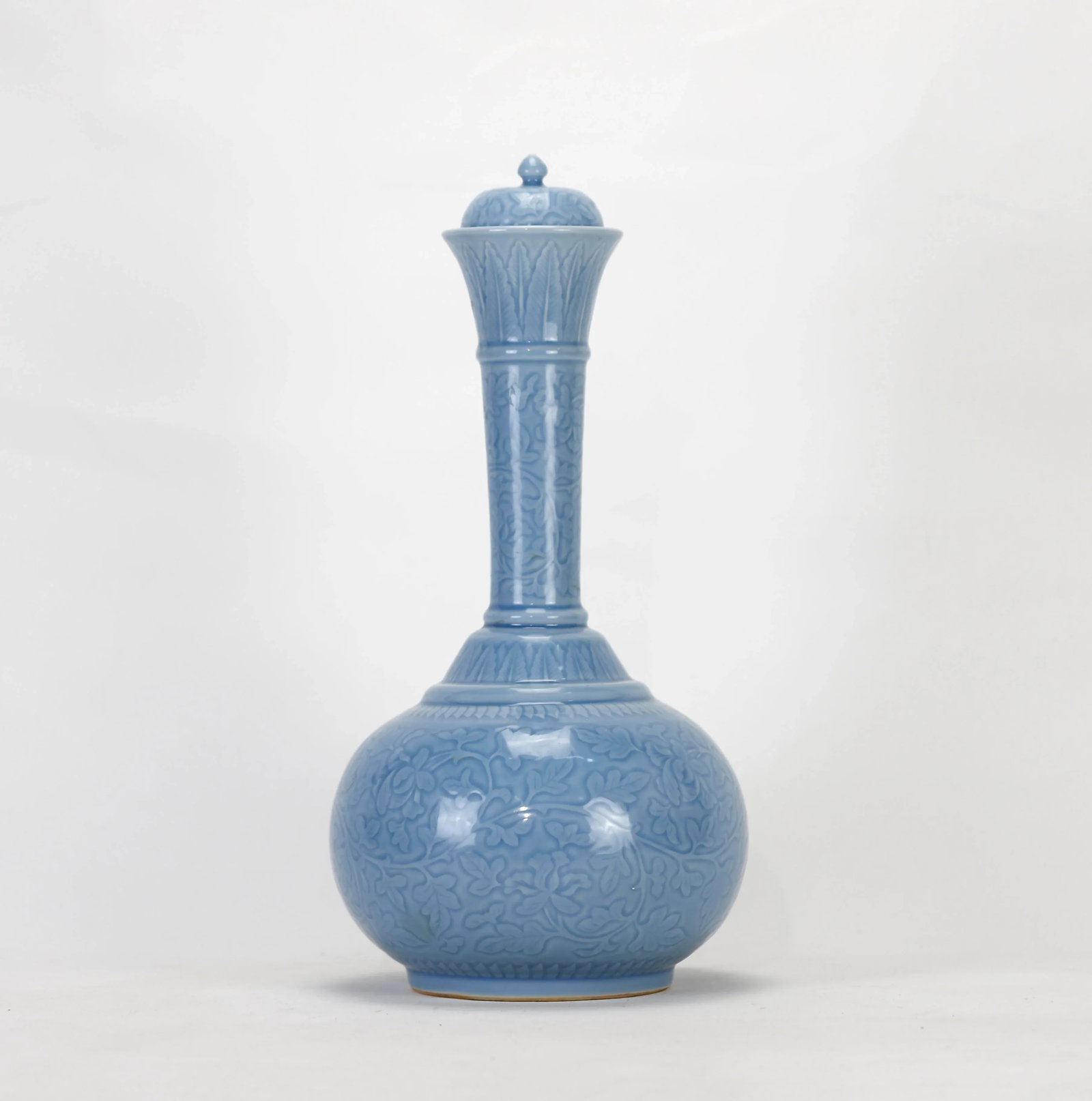 A Pair of Chinese 20th Century Ottoman-Style Light Blue Glazed Lidded Vases - 4