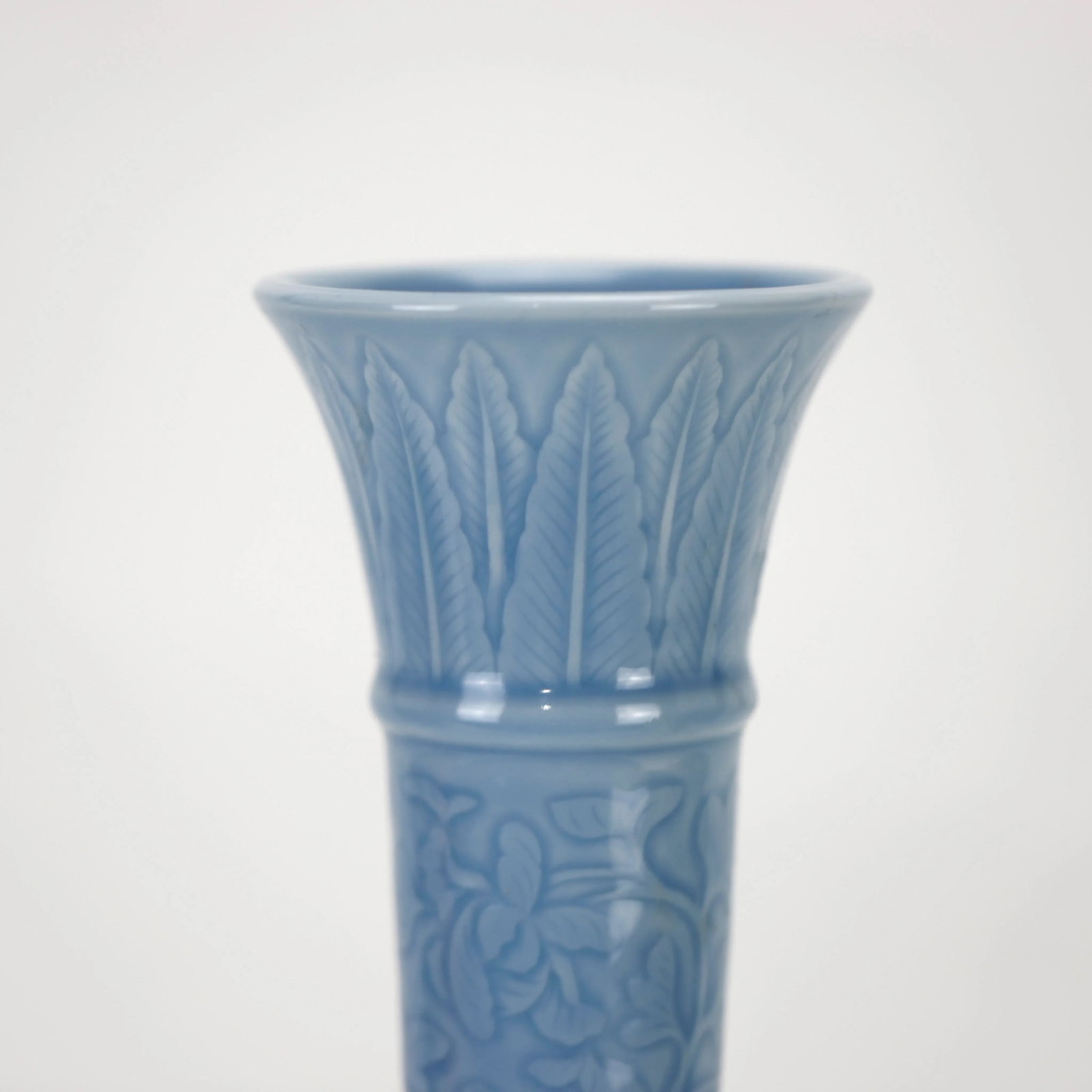 A Pair of Chinese 20th Century Ottoman-Style Light Blue Glazed Lidded Vases - 5