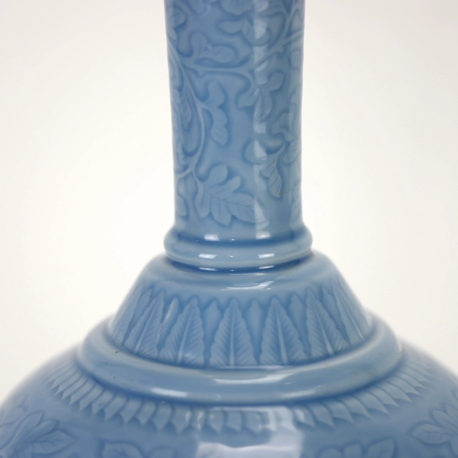 A Pair of Chinese 20th Century Ottoman-Style Light Blue Glazed Lidded Vases - 6
