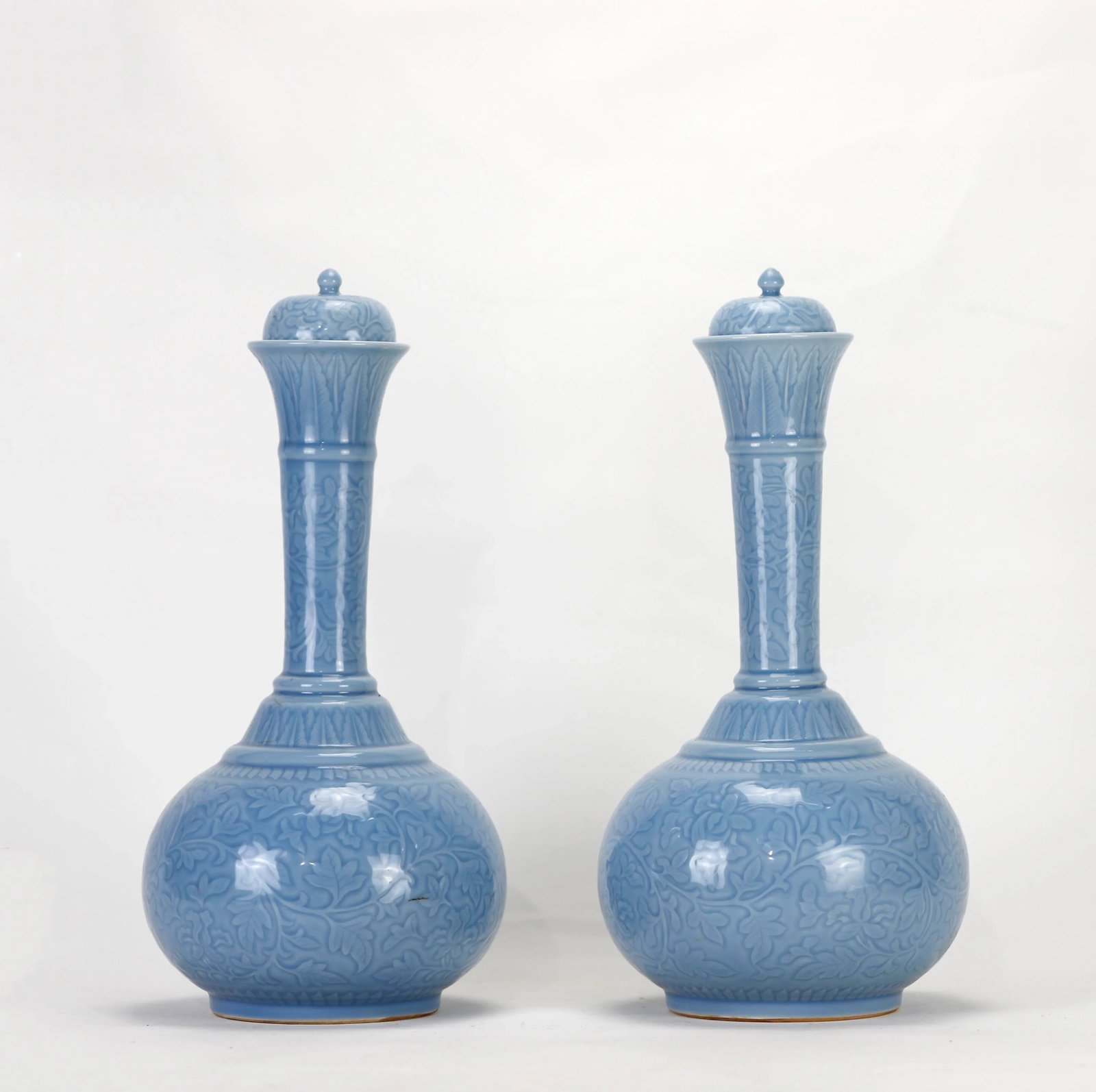 A Pair of Chinese 20th Century Ottoman-Style Light Blue Glazed Lidded Vases - 8