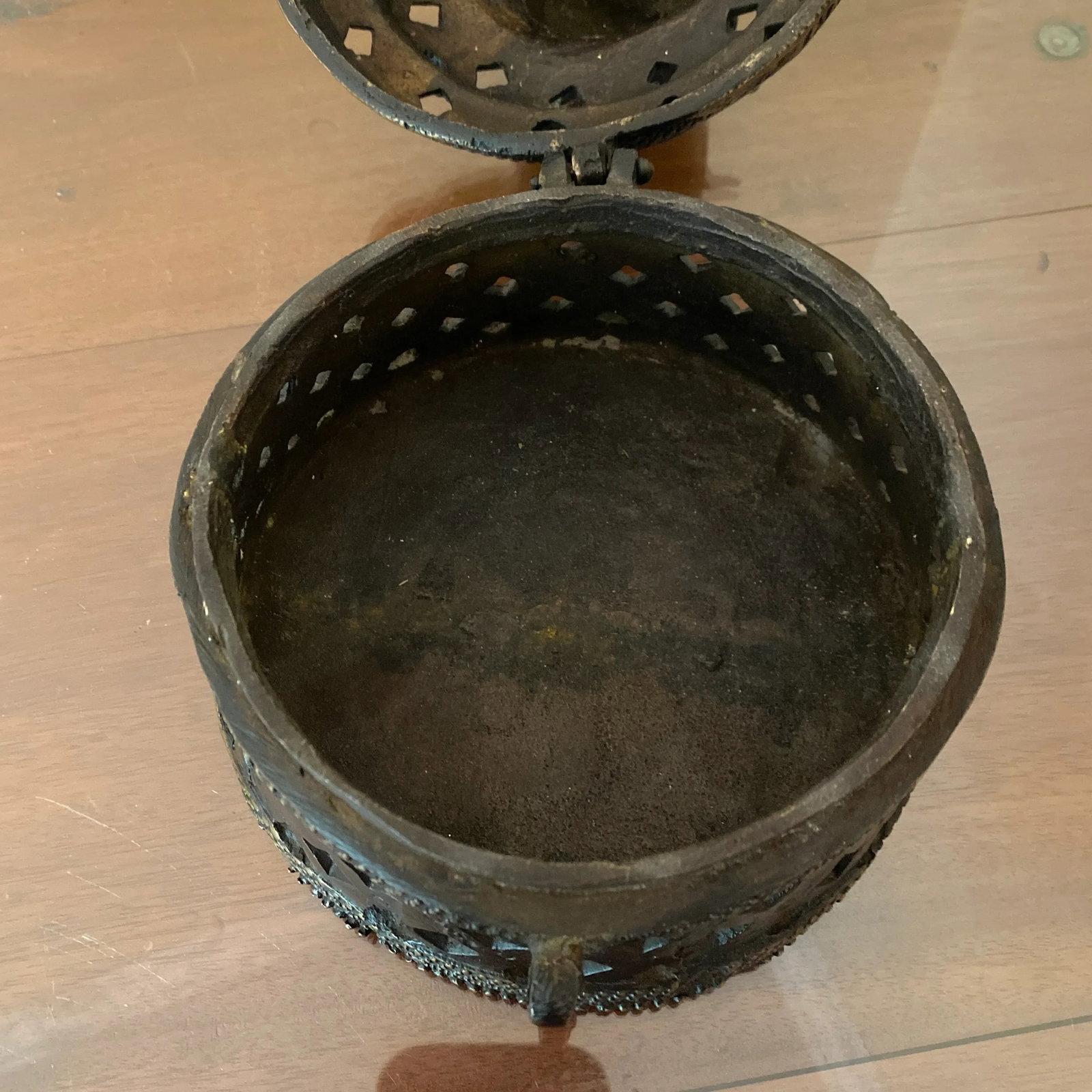 1970s Vintage Asian Bronze Incense Burner/Trinket Box - 4