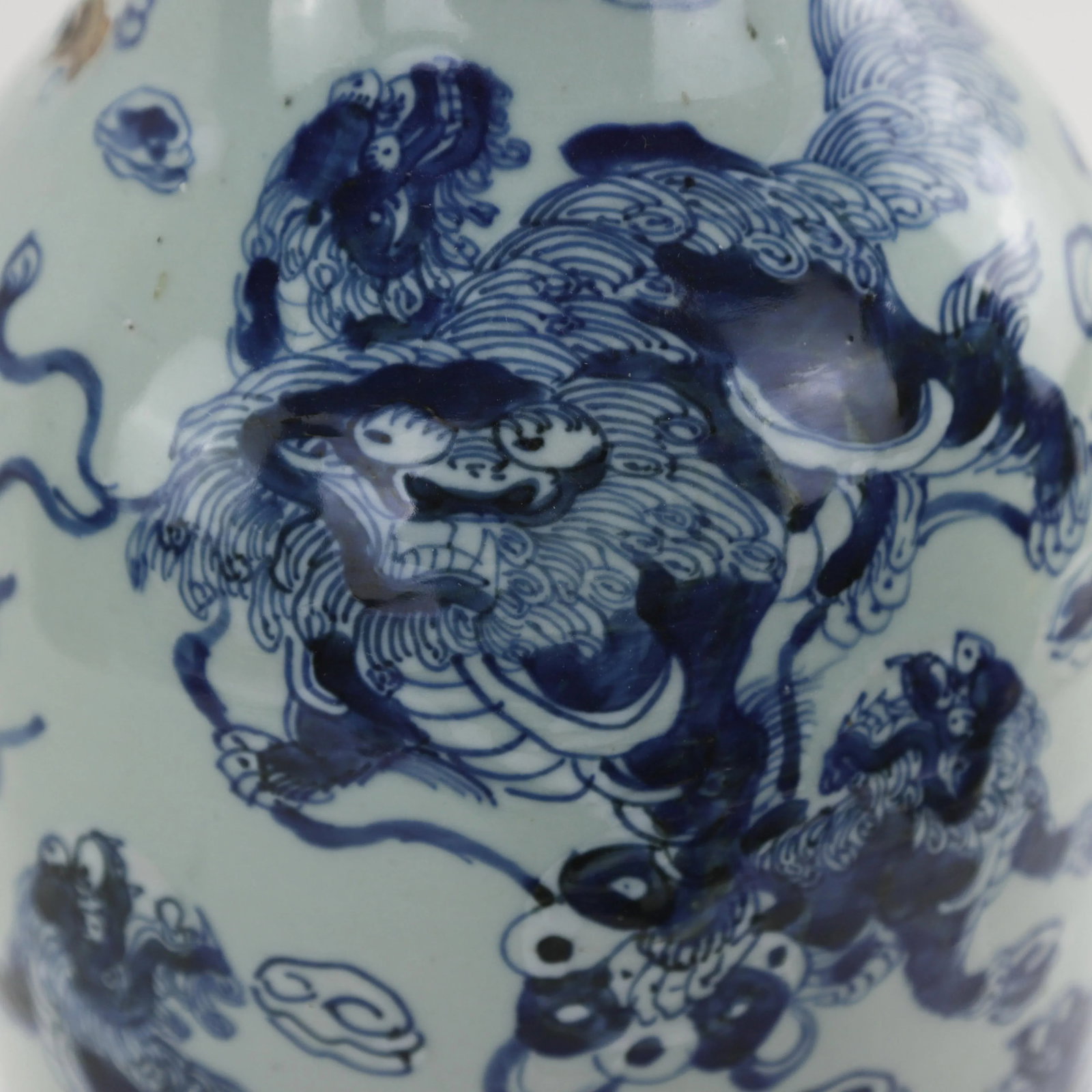 Chinese Blue and White Porcelain Vase With Foo Lions and Cloud Motif - 7