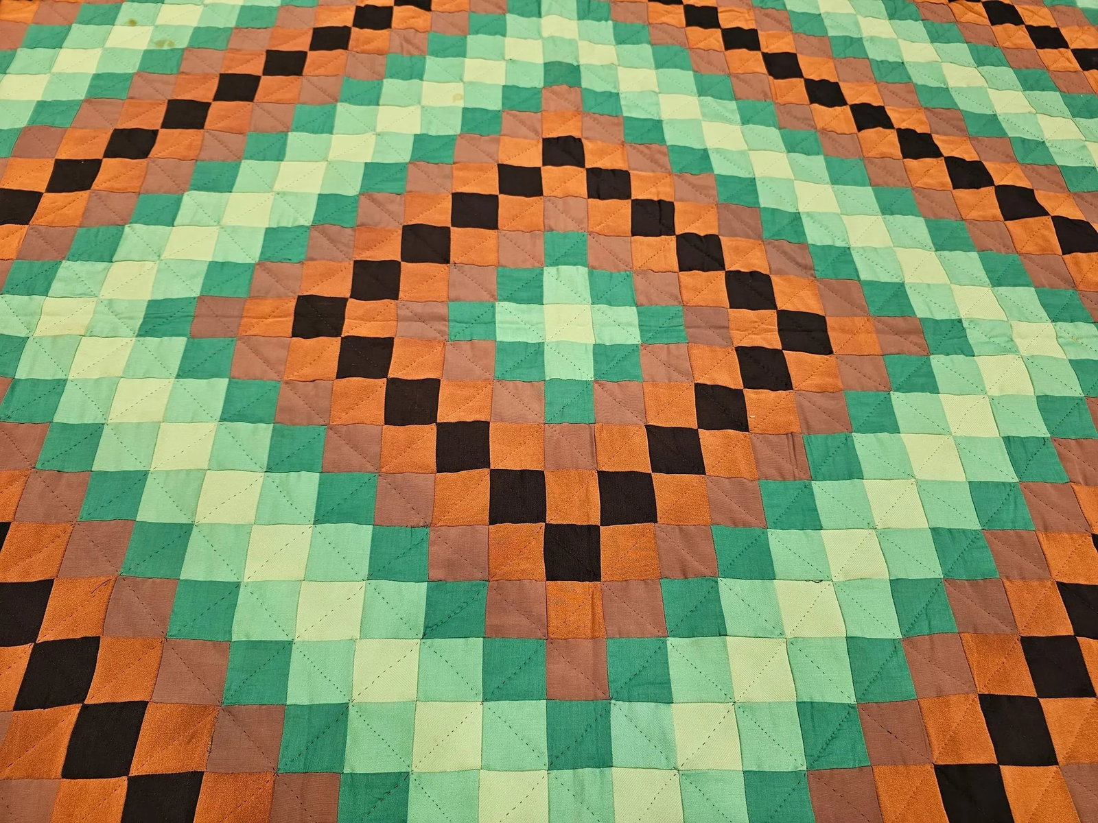 Early 20th Century American Amish Quilt - 10