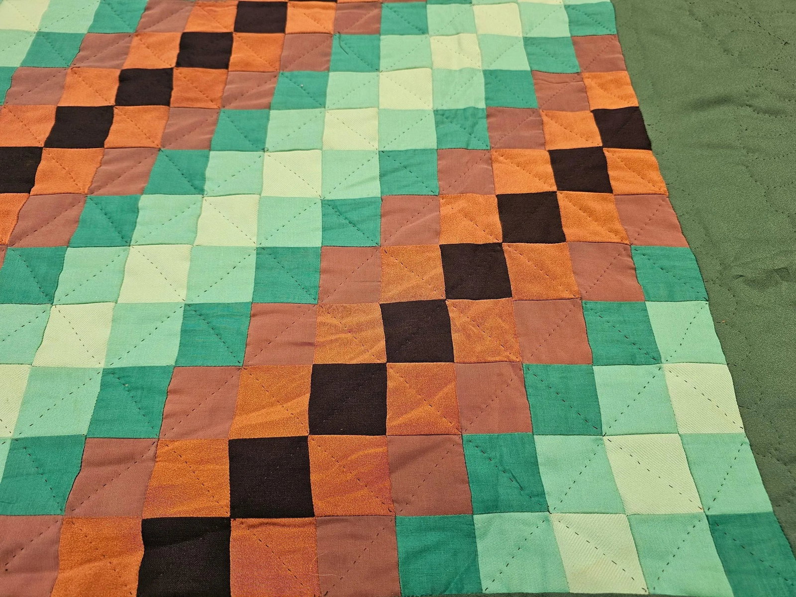Early 20th Century American Amish Quilt - 12