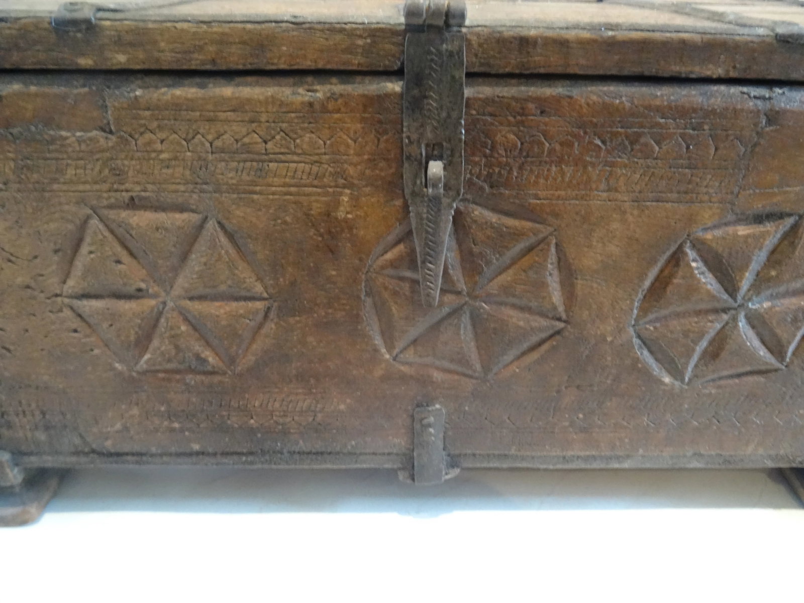 Extra Large 19th Century Anglo Indian Cash or Jewelry Box - 8