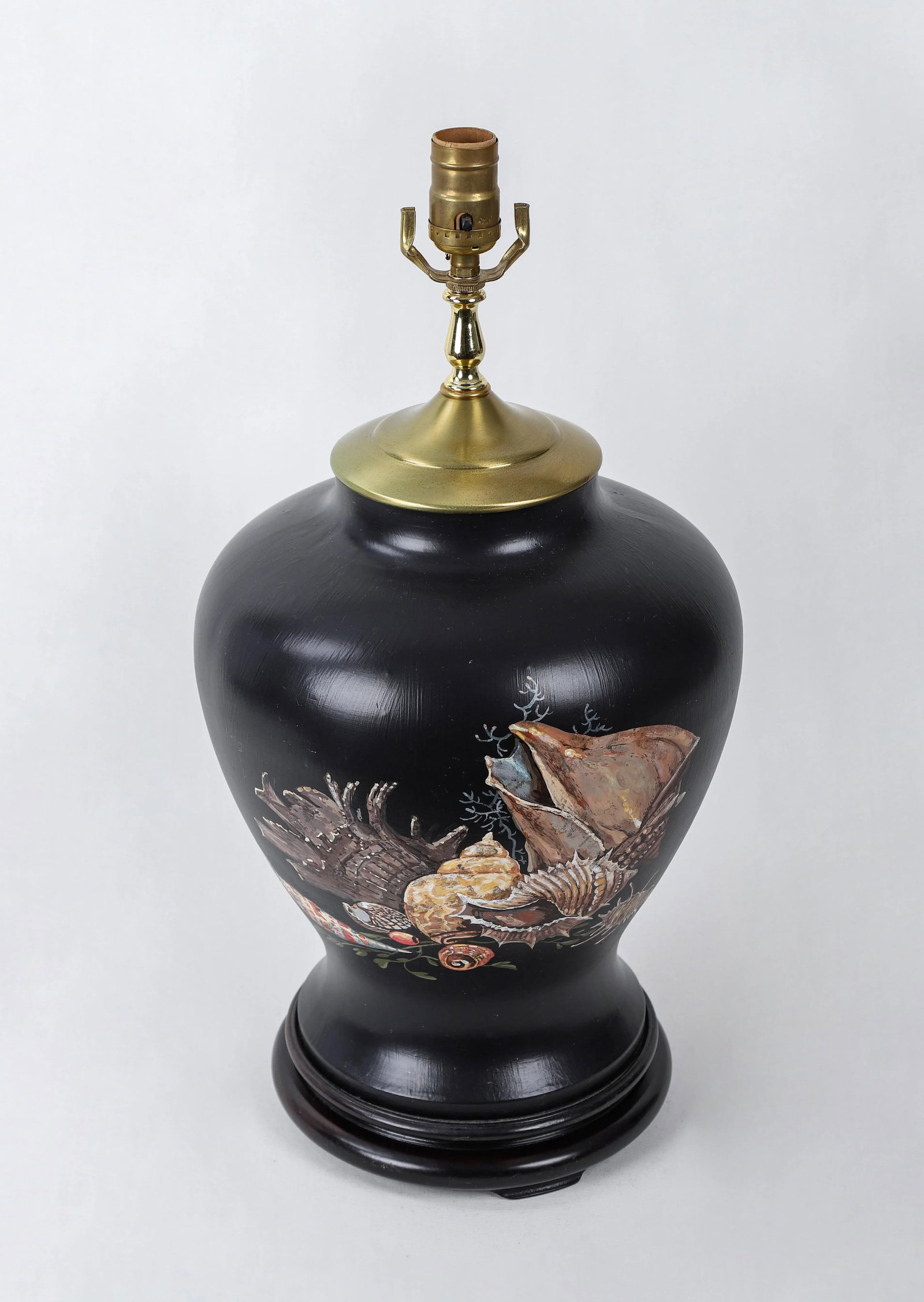 1970s Vintage Hand Painted Conch Vase Table Lamp - 3