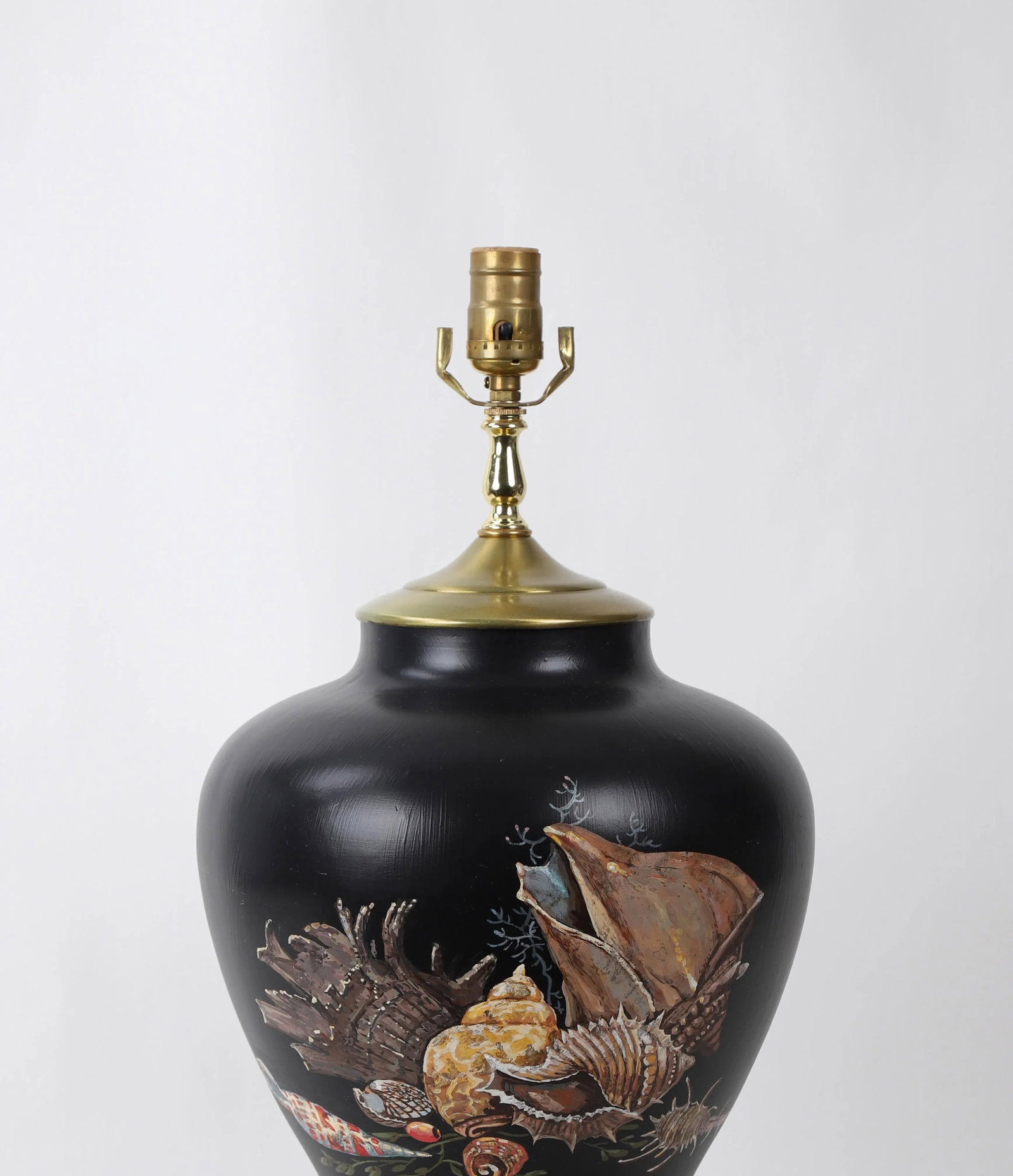 1970s Vintage Hand Painted Conch Vase Table Lamp - 8