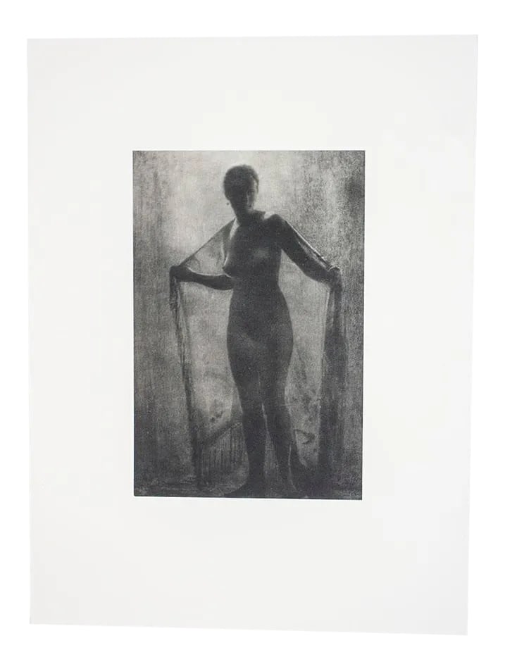 French Nude Original Gravure Print - J. Dudley Johnston, 1933: J. Dudley Johnston, 1933, French original gravure print J(ohn) Dudley Johnston (1868-1955), elected to the Linked Ring Brotherhood in 1907, was a highly respected pictorial photographer working with w