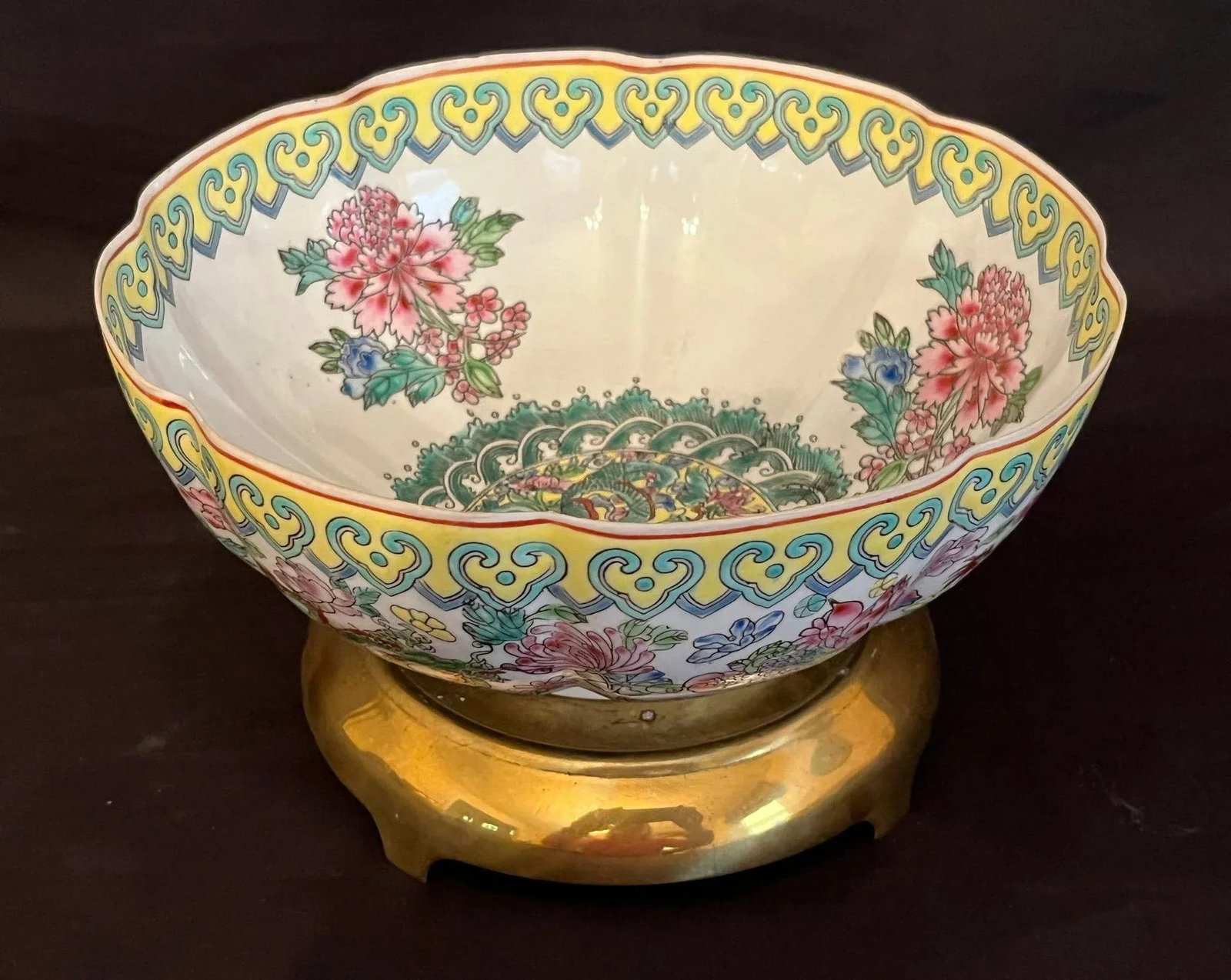 Early 20th Century Famille Rose Eggshell Porcelain Bowl With Brass Stand - 4