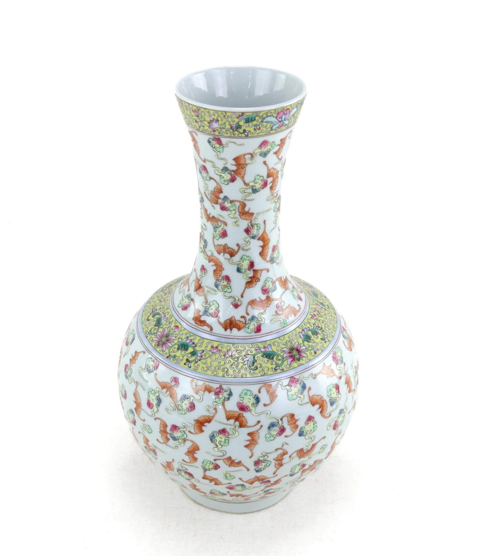 A Pair of Mid-20th-Century Chinese Famille Rose Long-Necked Vases - 4