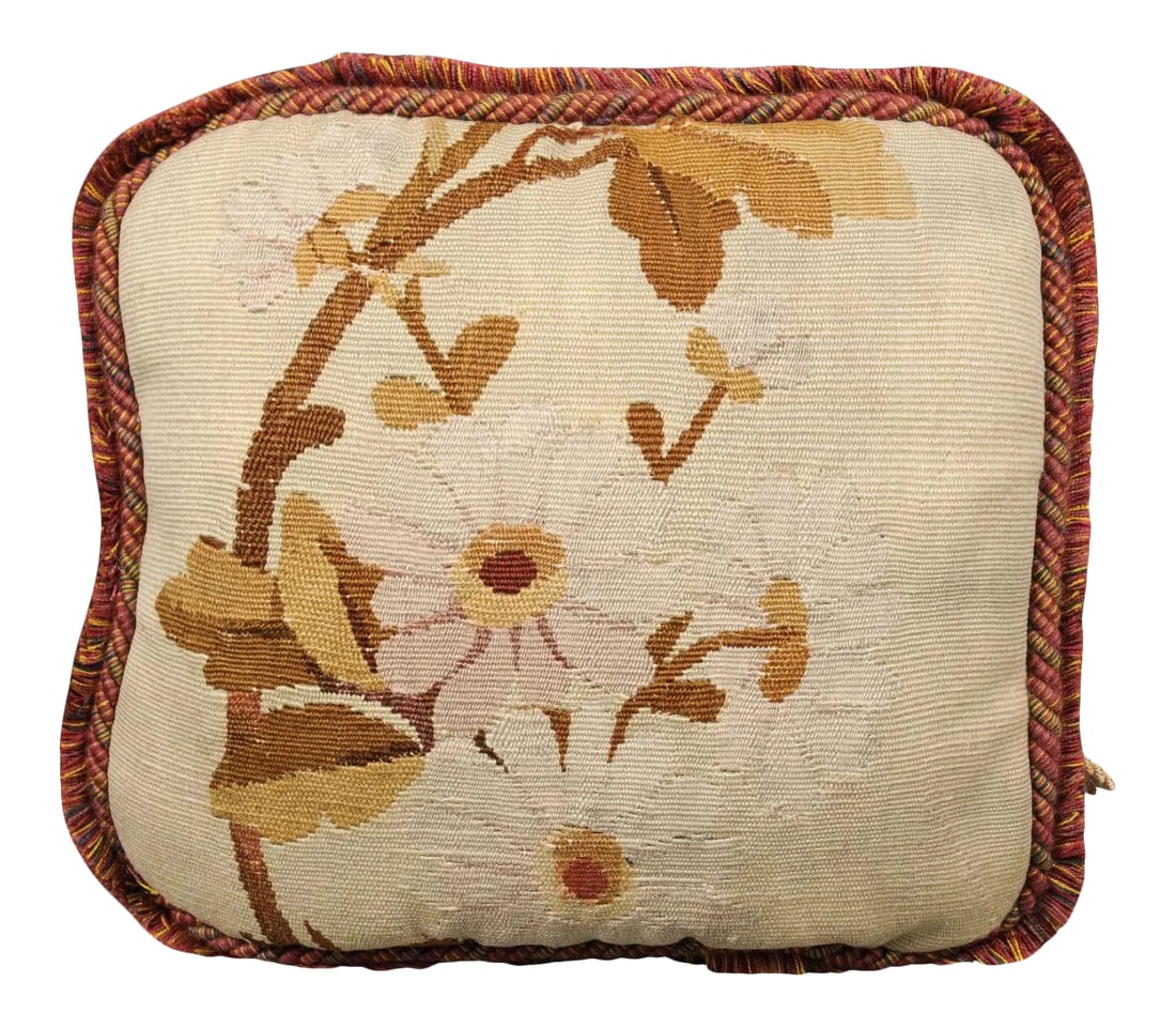 French 19th Century Floral Aubusson Tapestry Pillow: A French Aubusson tapestry pillow from the 19th century, with white daisies, cord trim and fringe accents. Born in central France during the 19th century, this charming rectangular pillow features a f