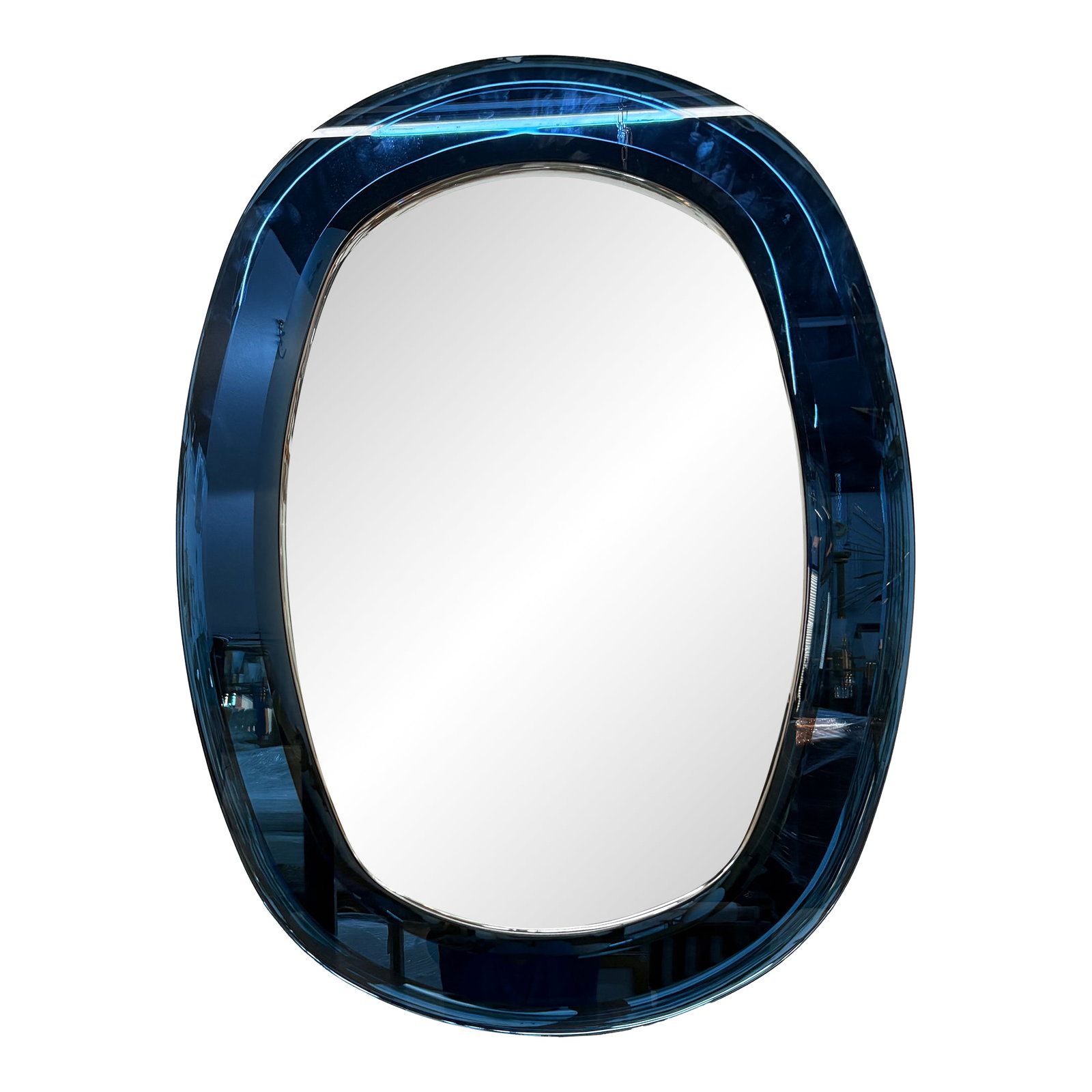 Italian Modern Fontana Arte Inspired Blue Beveled Mirror: Italian Modern Fontana Arte Inspired Blue Beveled Mirror. Offered is a stunning oval blue beveled mirror in the spirit of Fontana Arte. Perfect for an entrance hall over a console table, commode, cred