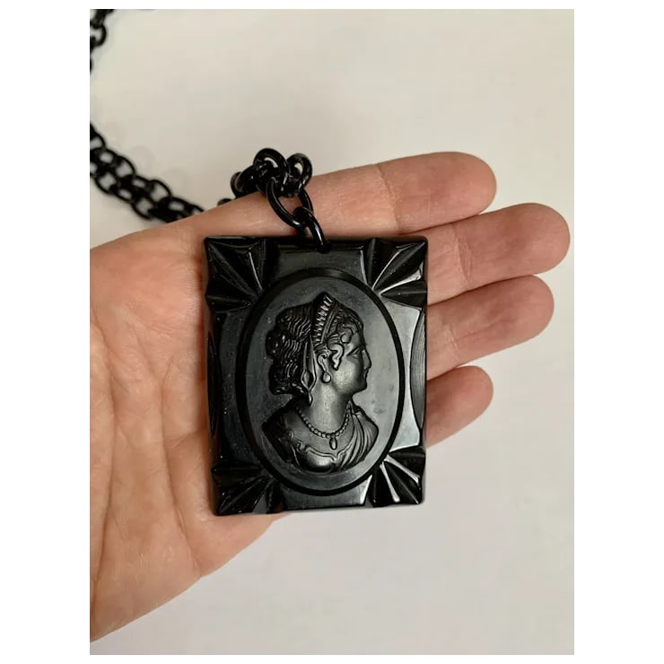 1940s Black Celluloid Cameo Necklace - 3