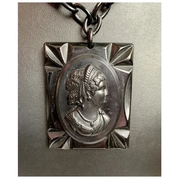 1940s Black Celluloid Cameo Necklace - 8