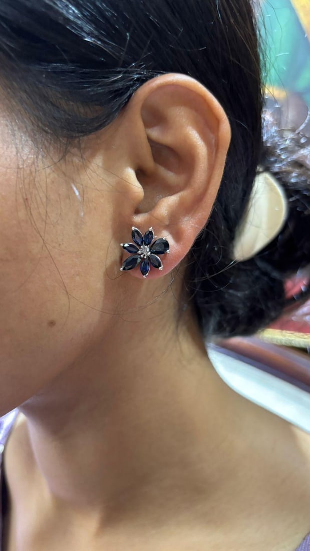 Natural blue sapphire 6.13cts earring in 18k gold - 4