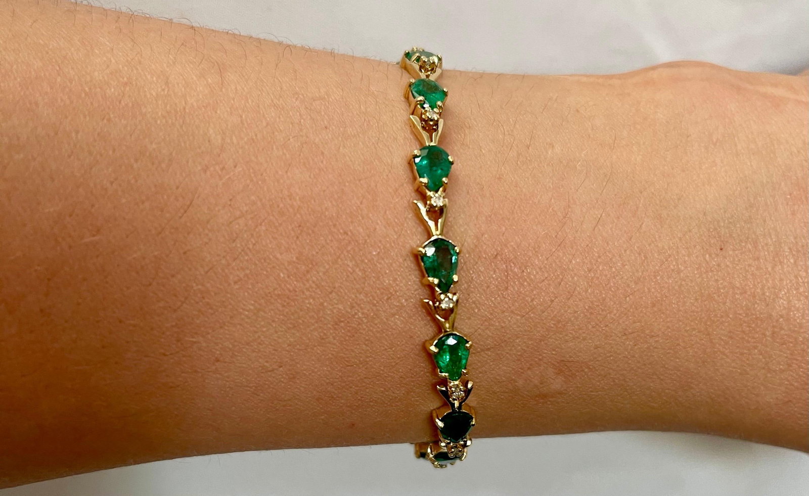 7 Carat Natural Brazil Emerald and Diamond Tennis Bracelet 14 Karat Yellow Gold - 11